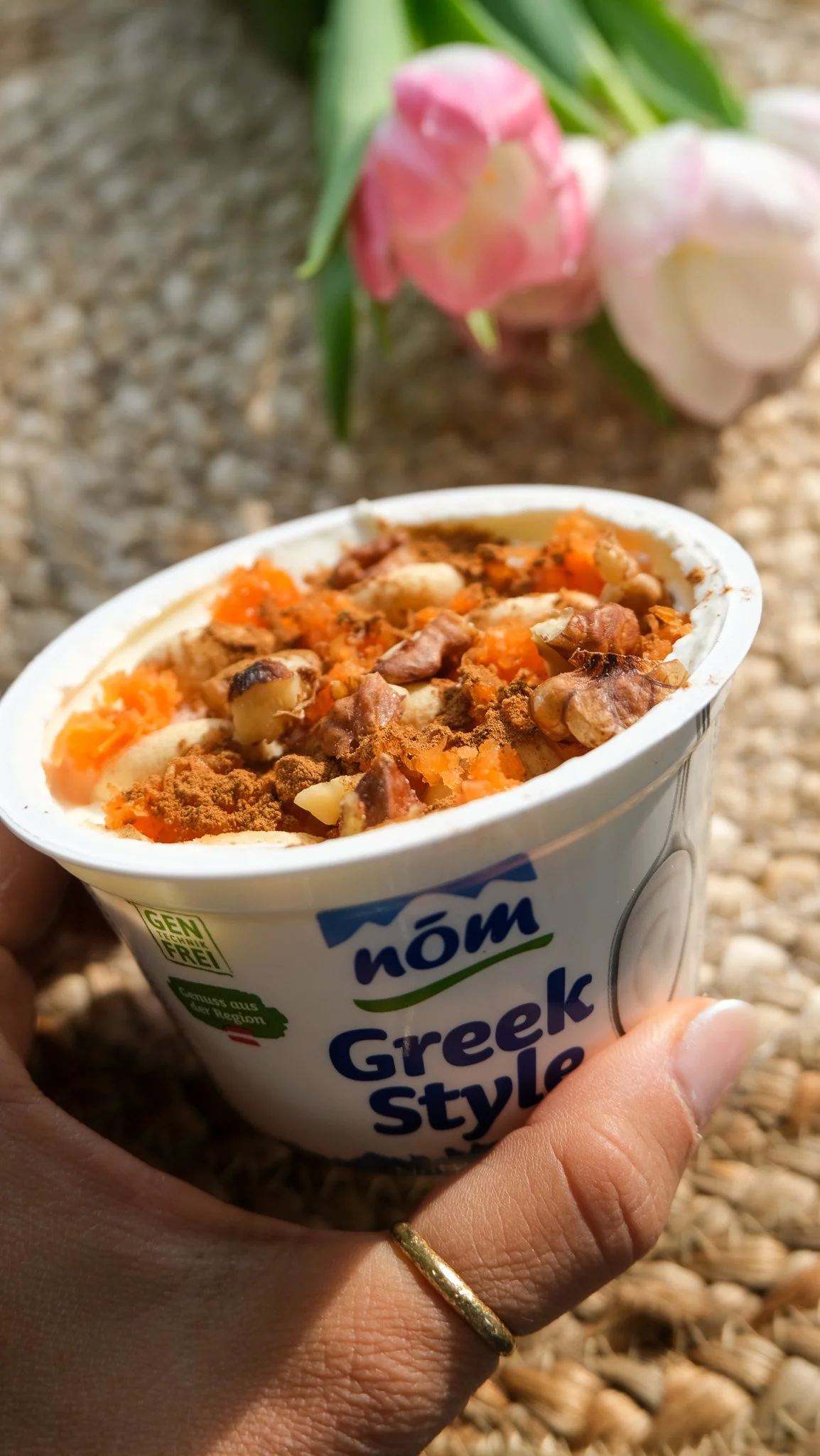 viral-carrot-cake-cheesecake-perfect-for-easter-brunch-ostern-frühstück-osterfest-karottenkuchen-käsekuchen-topfentorte-becher-einfach-rezept-frühling-spring