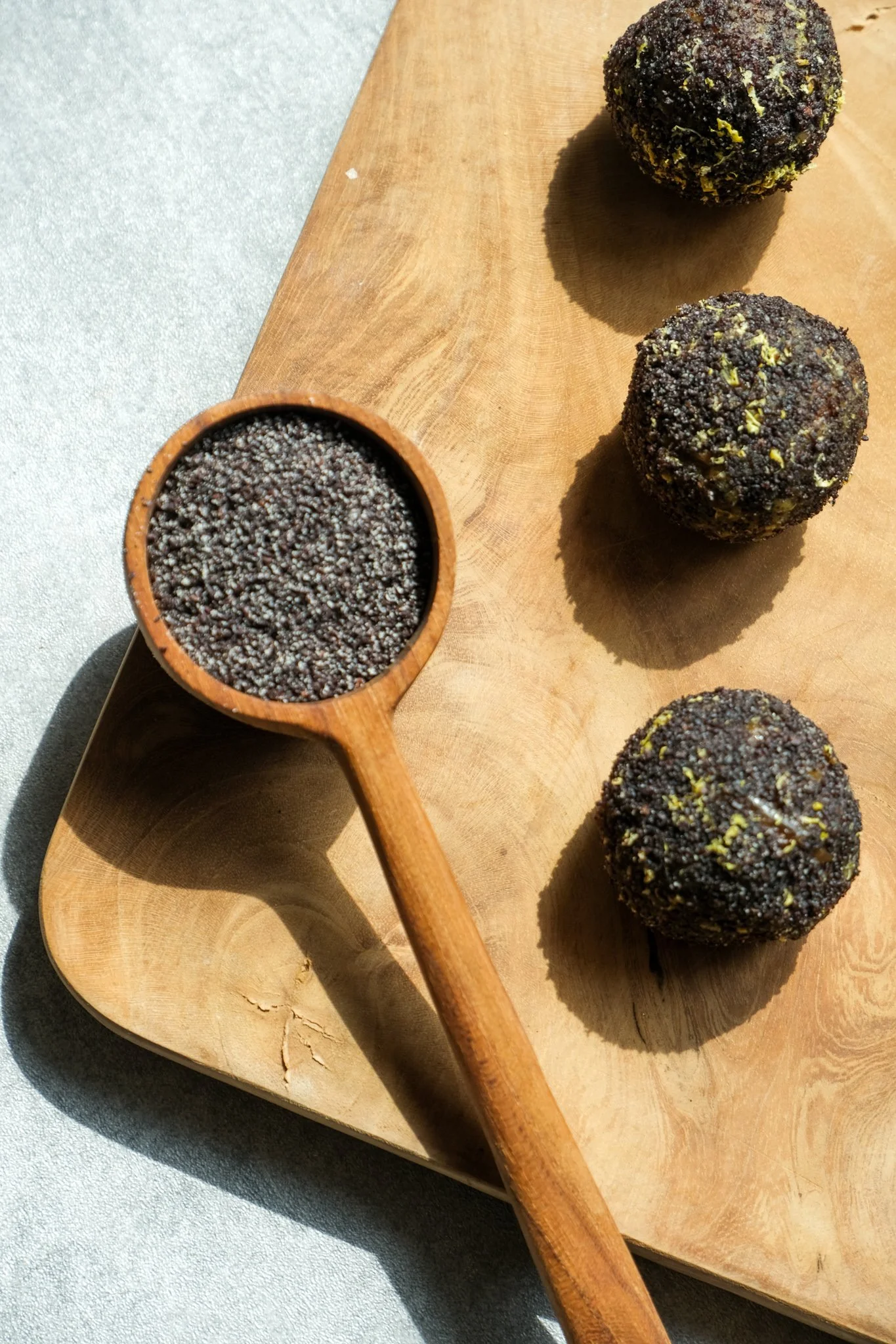 easy-lemon-cake-poppyseed-bliss-balls-mohn-energiekugeln-zitrone-rezept-recipe-einfach-easy-magda-mag-das-protein-poppy