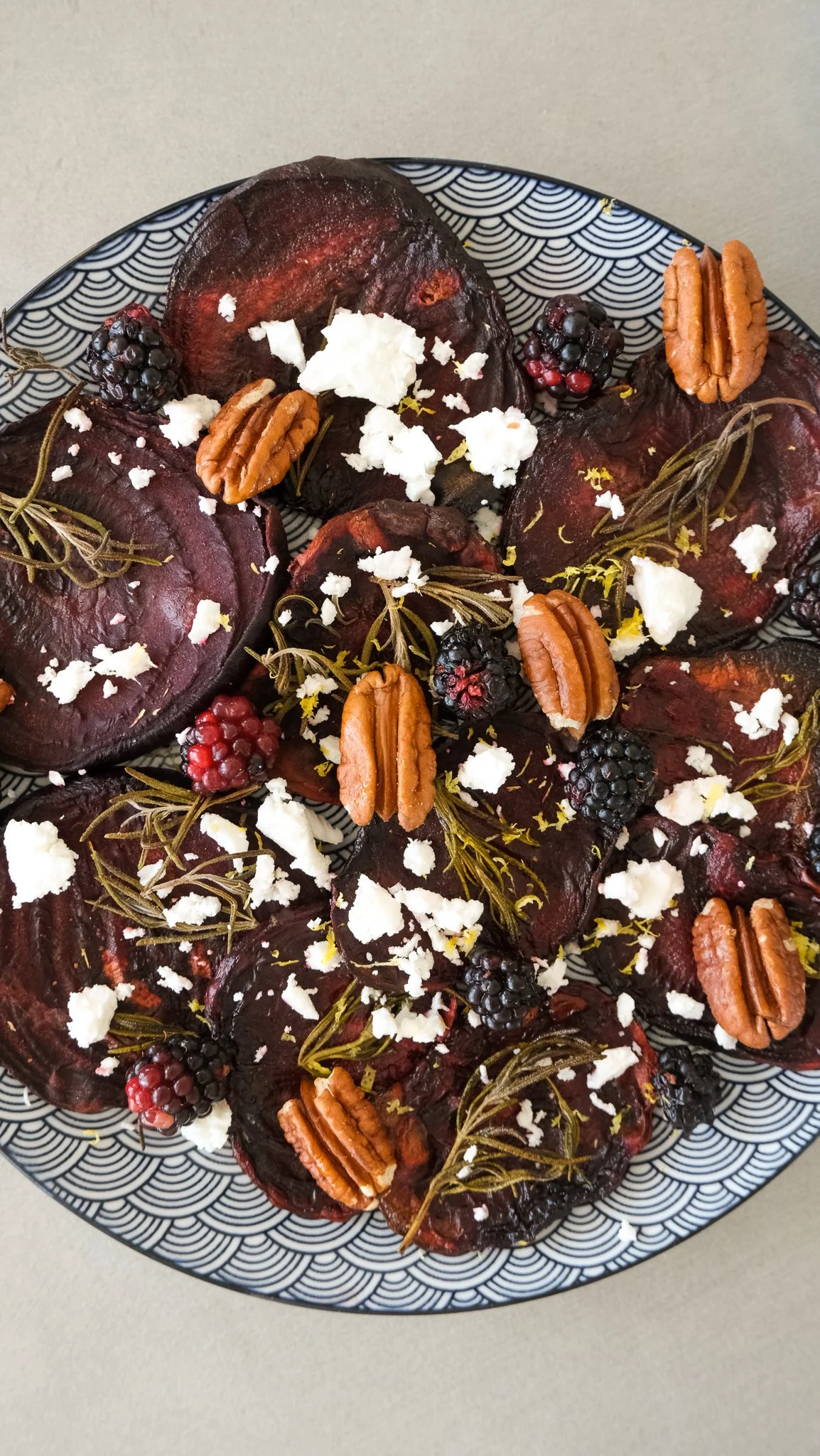 easy-fall-recipe-roasted-beetroot-carpaccio-rote-rüben-herbst-beets-autumn-vorspeise-herbst-magda-mag-das-easy-rezept