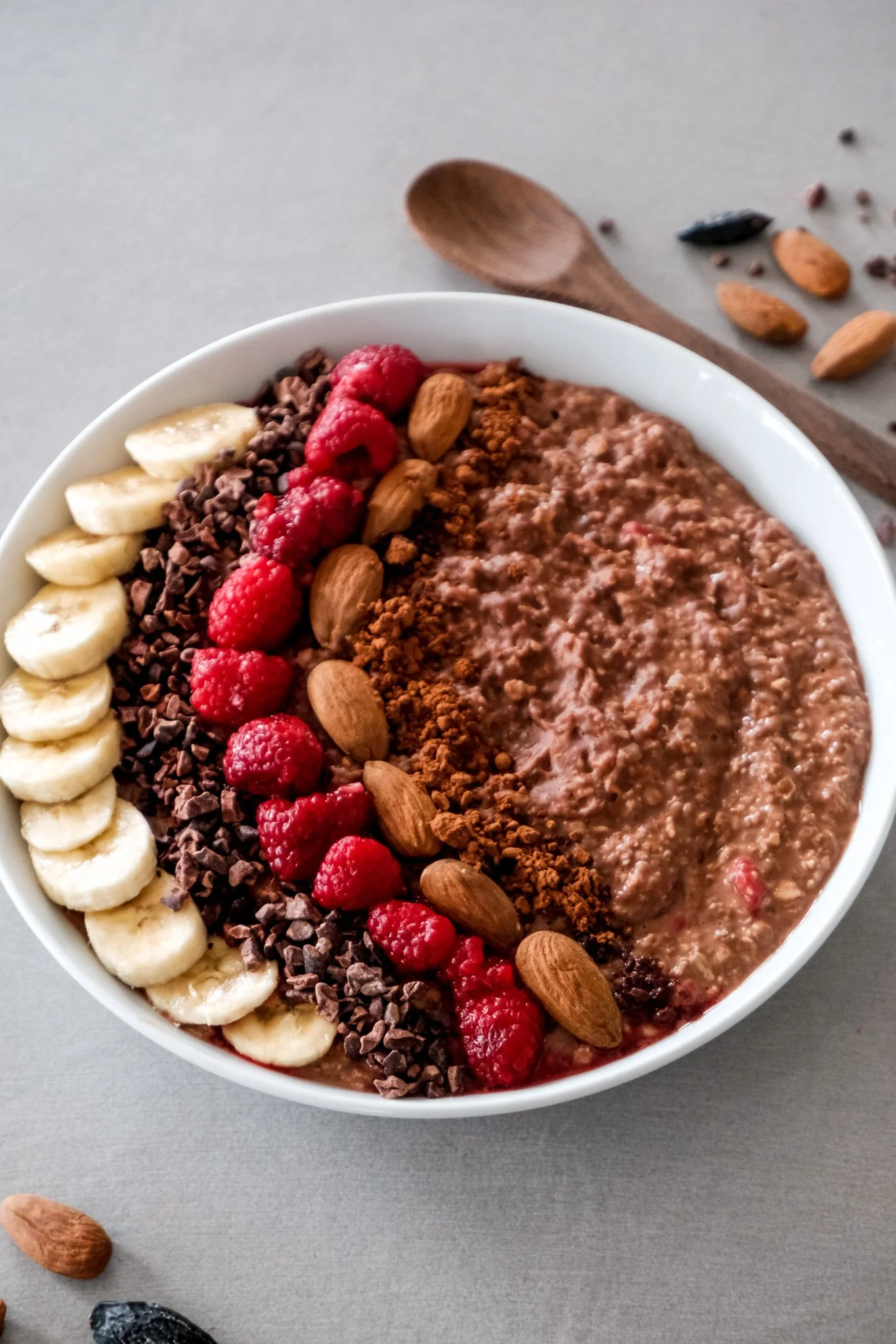 vegan-chocolate-oats-oatmeal-quick-breakfast-haferflocken-frühstück-plant-based-brunch-recipe-magda-mag-das