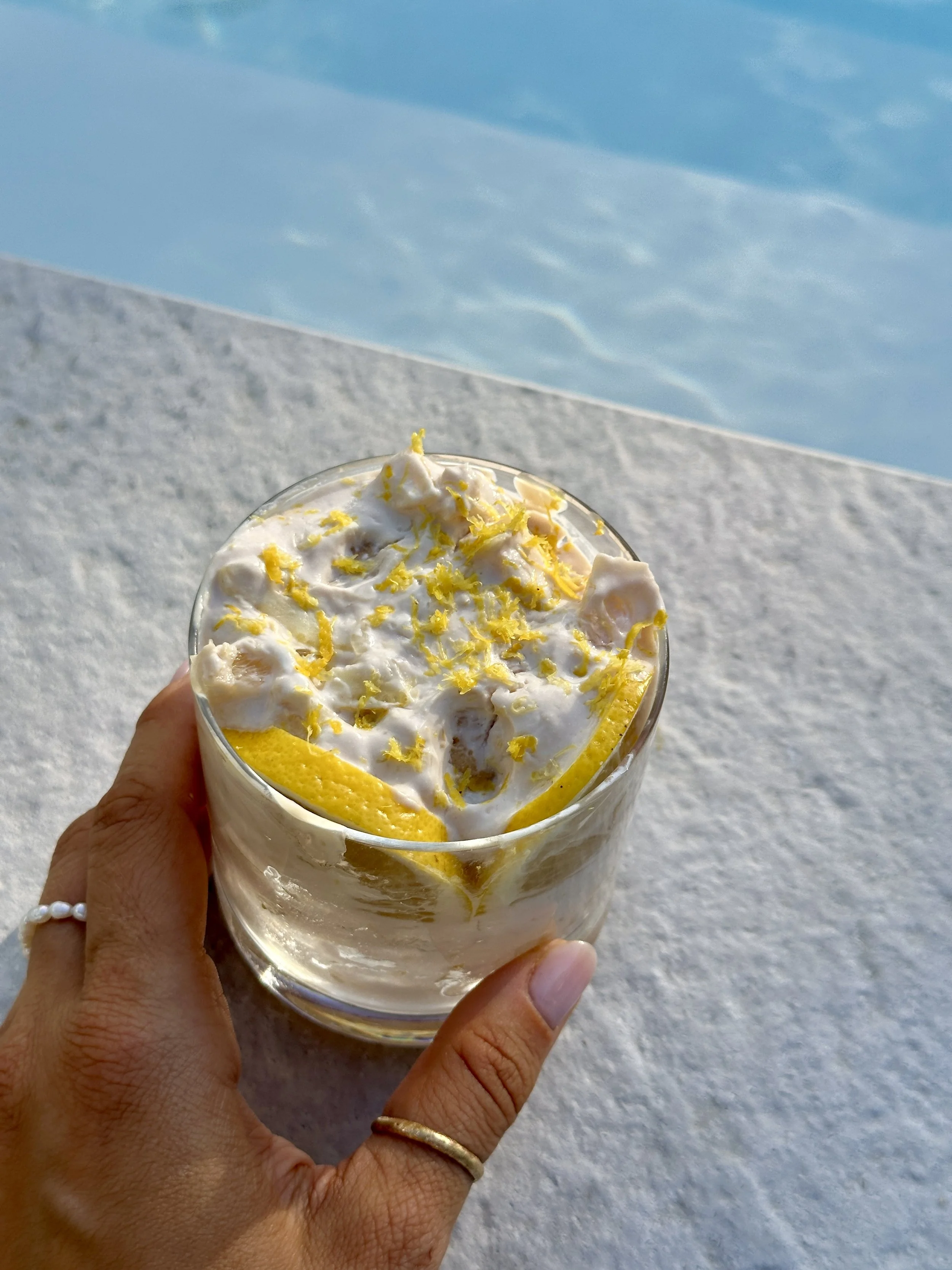 high-protein-lemon-tiramisu-easy-summer-dessert-nachspeise-zitrone-italienisch-rezept-recipe-sommer-treat-skyr-veggie-einfach-magda-mag-das