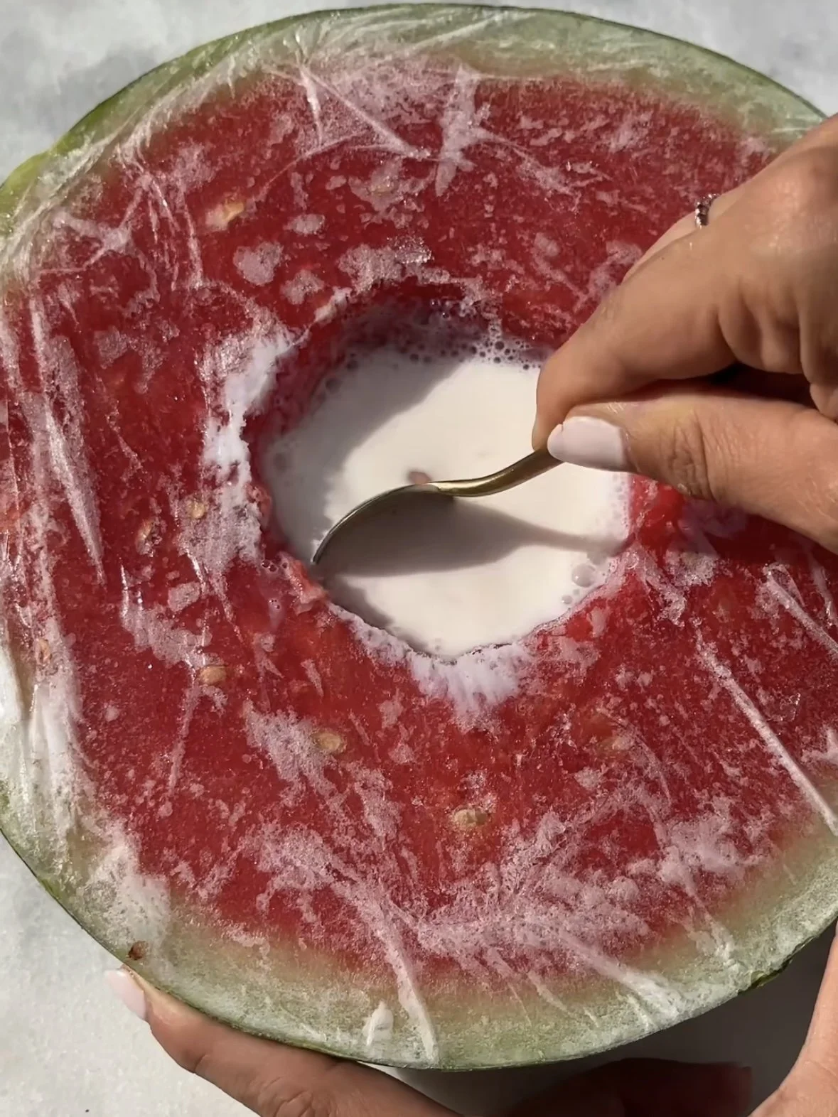 virales-wassermelonen-eis-ohne-eismaschine-magda-mag-das-rezept-recipe-watermelon-sorbet-gelato-healthy-milk-easy