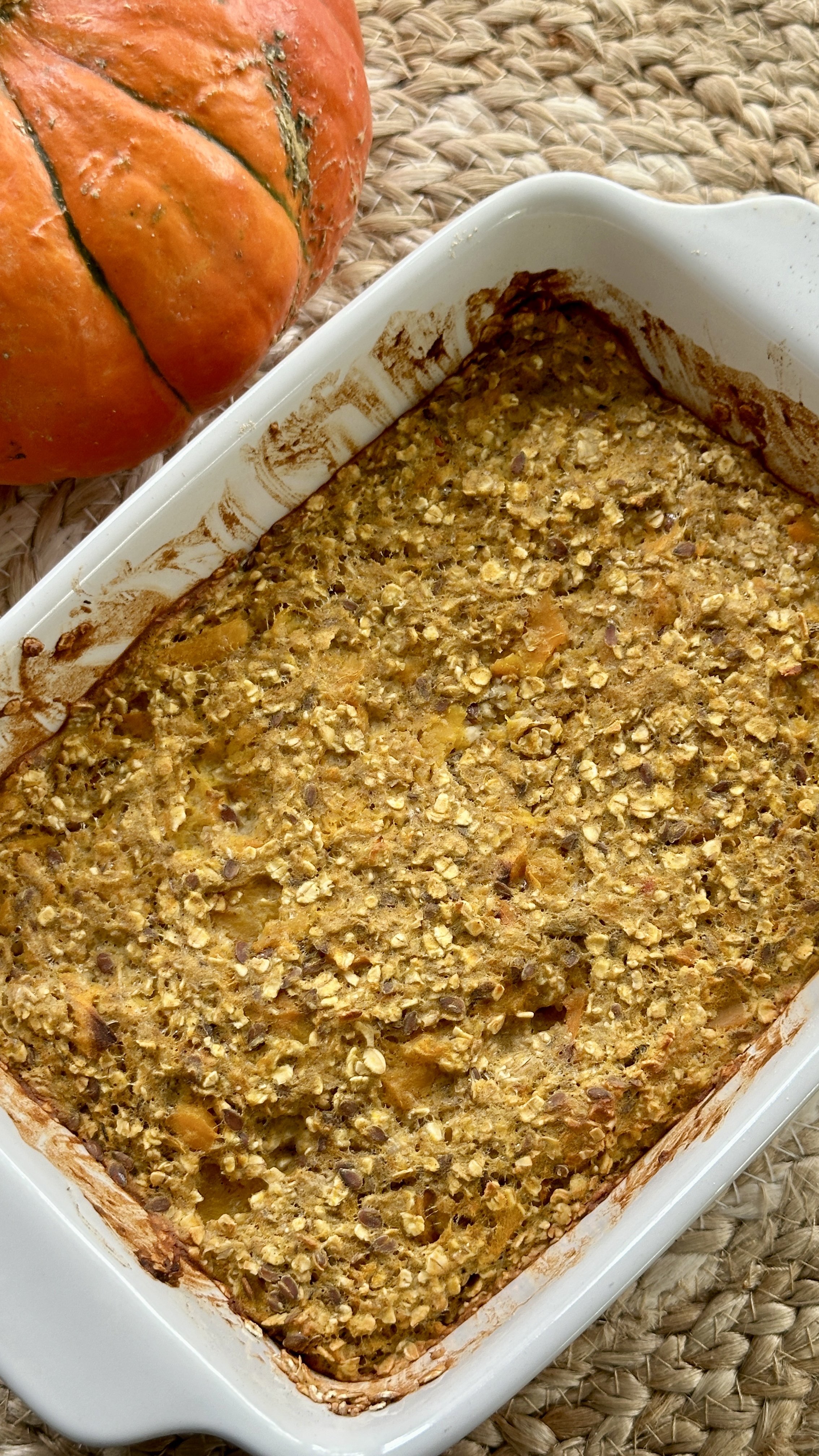 easy-vegan-breakfast-baked-oats-pumpkin-spice-perfekt-kuerbis-zeit-haferflocken-frühstück-brunch-oatmeal-magda-mag-das-fall-autumn