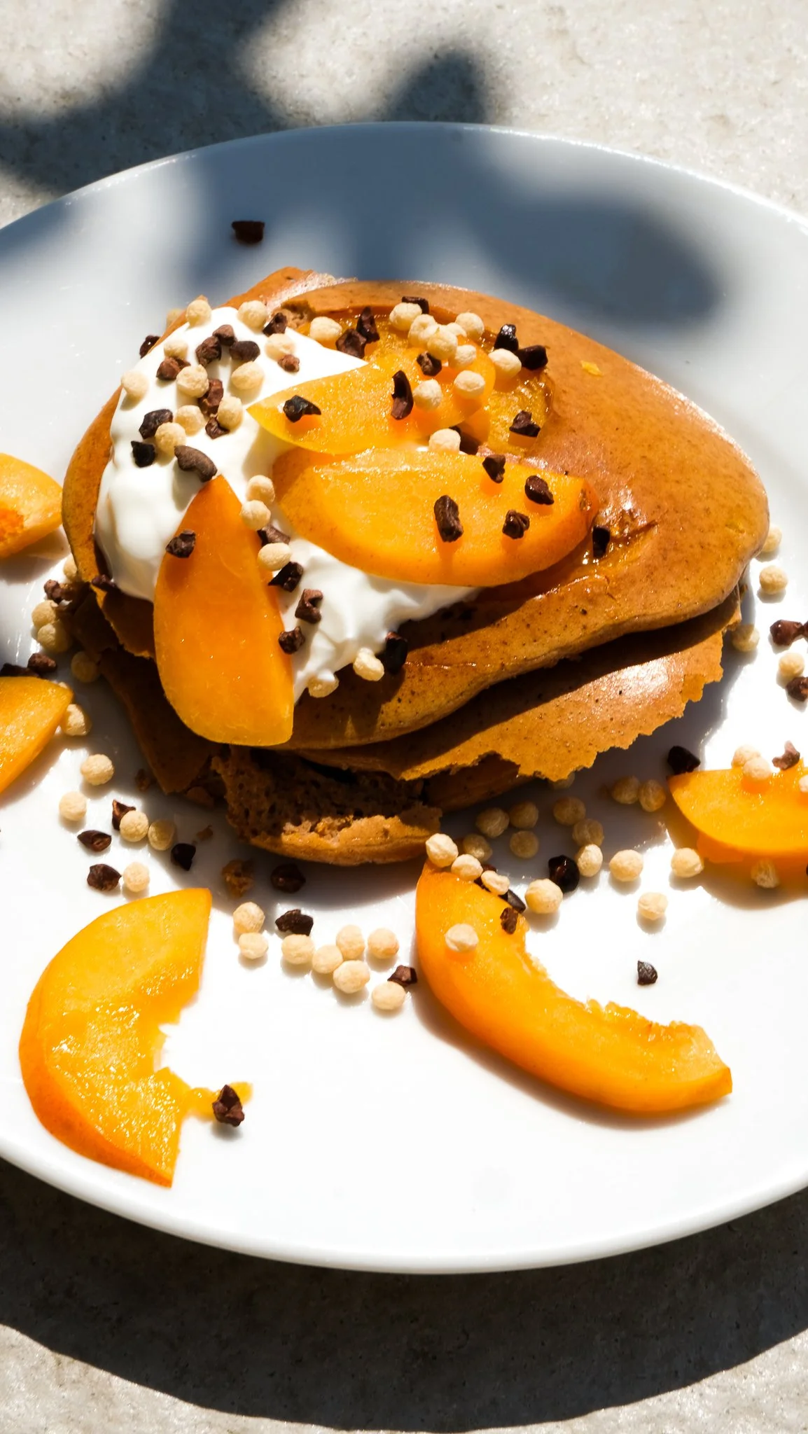 my-favorite-4-ingredients-apricot-high-protein-pancakes-magda-mag-das-pfannkuchen-palatschinken-frühstück-brunch-marillen-einfach-topfen-aprikosen-quark-schokolade-zmorge