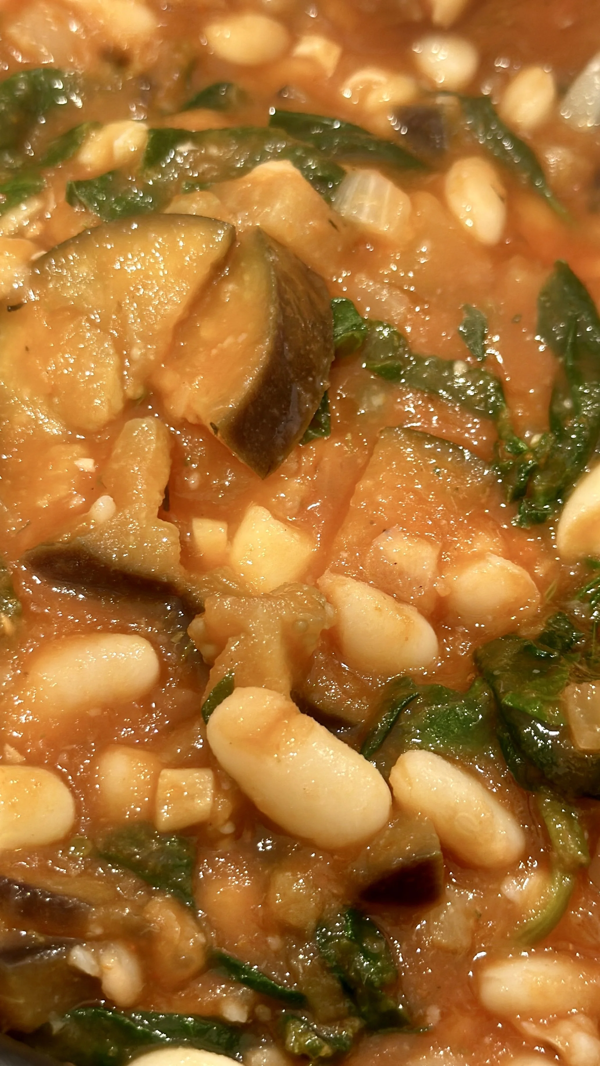 protein-packed-white-bean-stew-easy-quick-tasty-weiße-bohnen-eintopf-mealprep-einfach-winter-veggies-einfach-magda-mag-das-one-pot-comfort-food