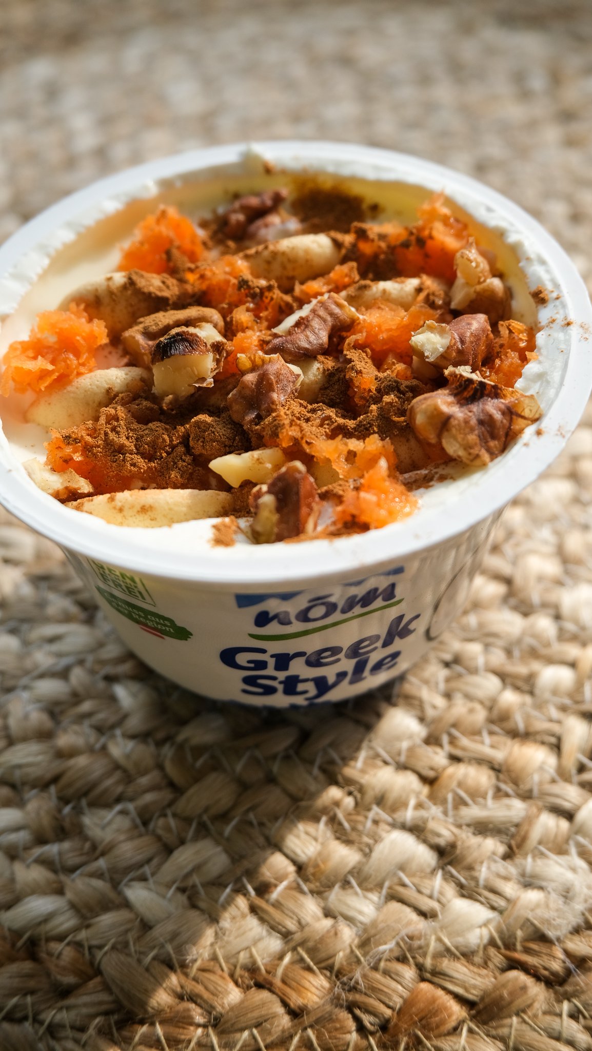 viral-carrot-cake-cheesecake-perfect-for-easter-brunch-ostern-frühstück-osterfest-karottenkuchen-käsekuchen-topfentorte-becher-einfach-rezept-frühling-spring