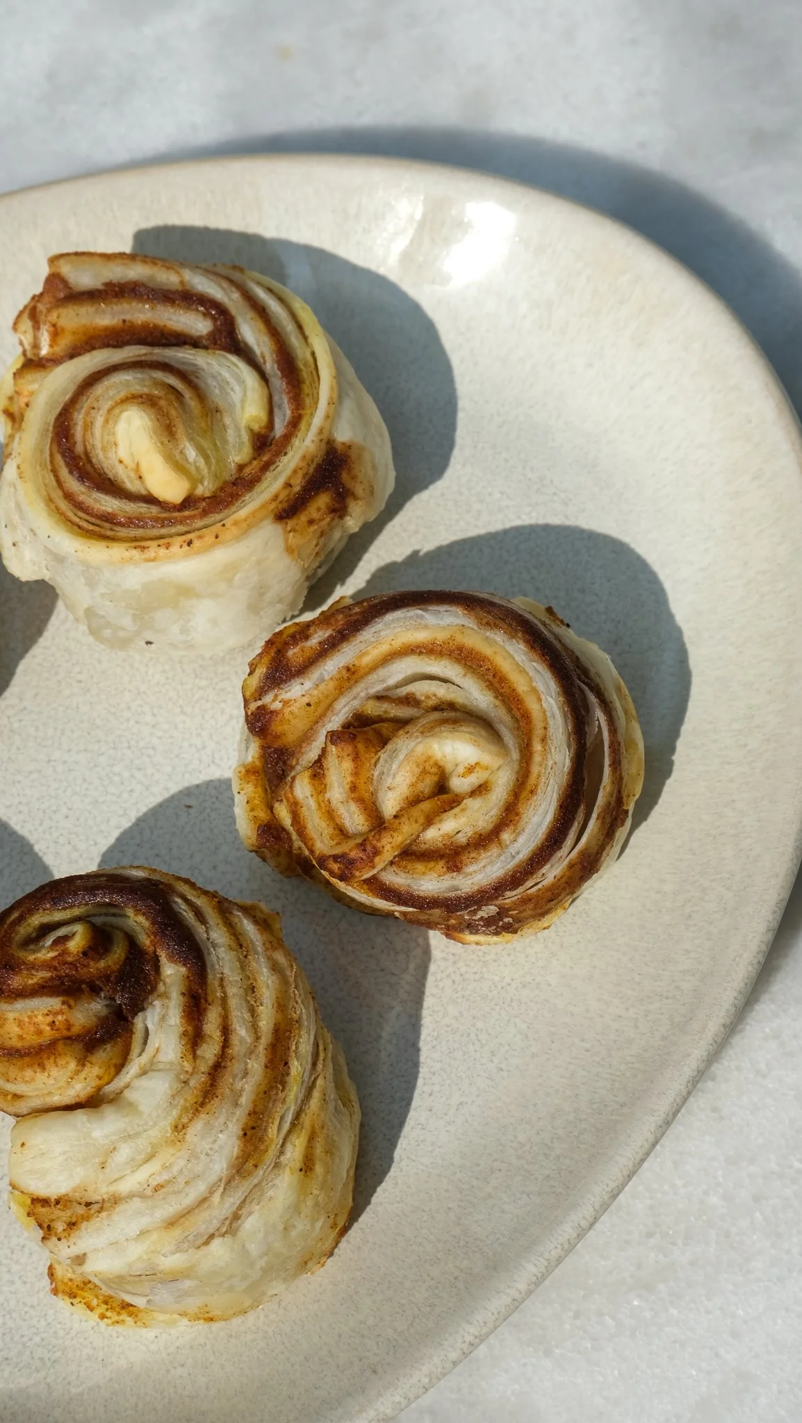 fluffy-easy-pumpkin-spice-cruffins-herbst-baking-fall-treat-recipe-rezept-kürbis-croissant-backen-einfach-rezept-herbst