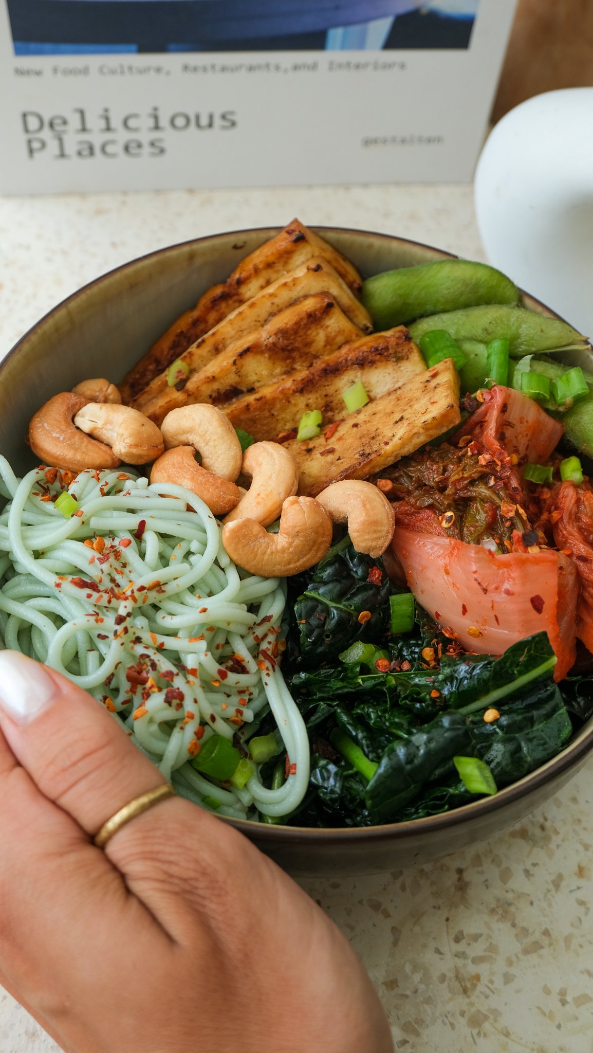 gut-loving-buddha-bowl-with-kimchi-darmfreundlich-einfach-tofu-bowl-magda-mag-das