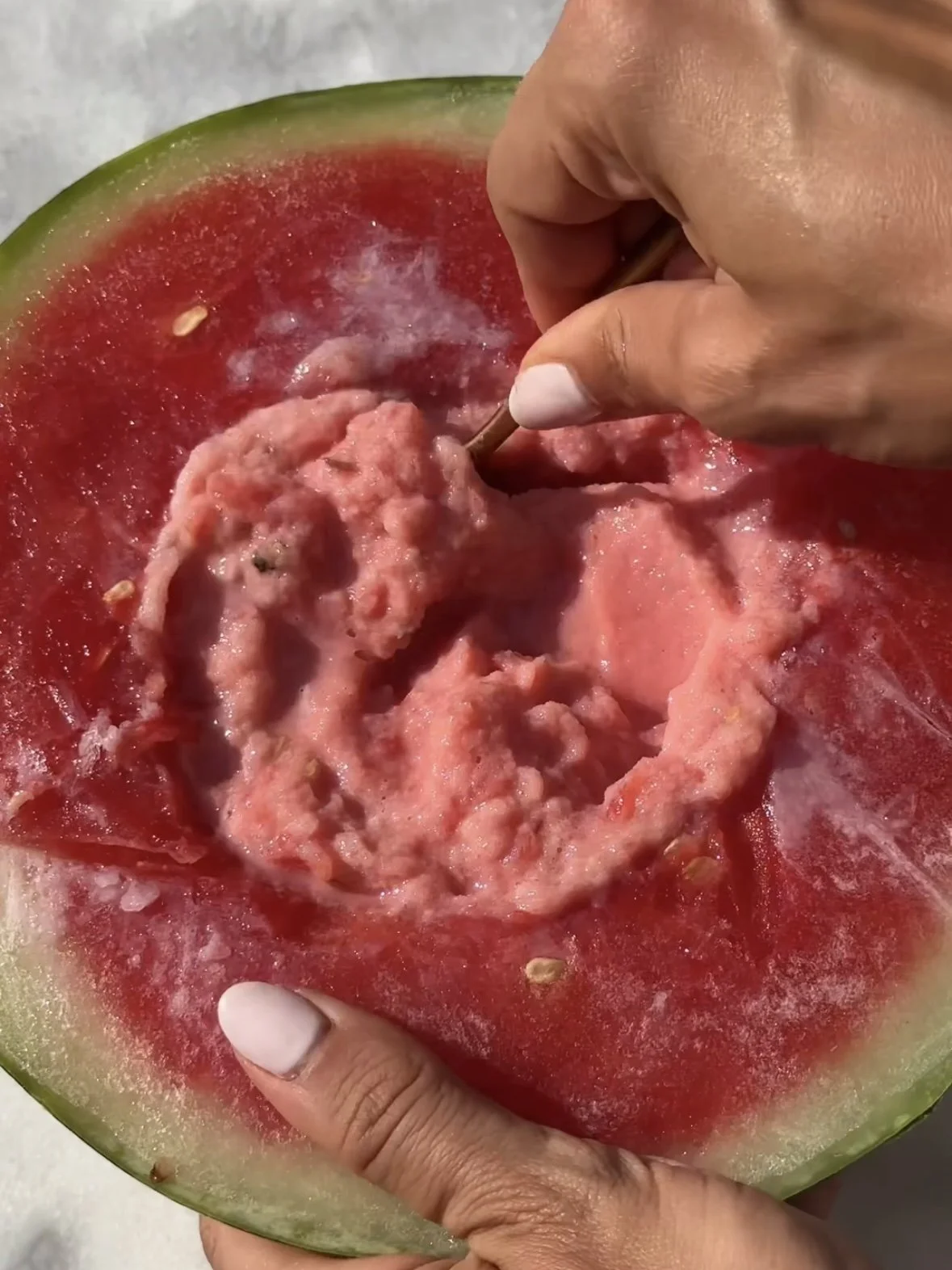 virales-wassermelonen-eis-ohne-eismaschine-magda-mag-das-rezept-recipe-watermelon-sorbet-gelato-healthy-milk-easy