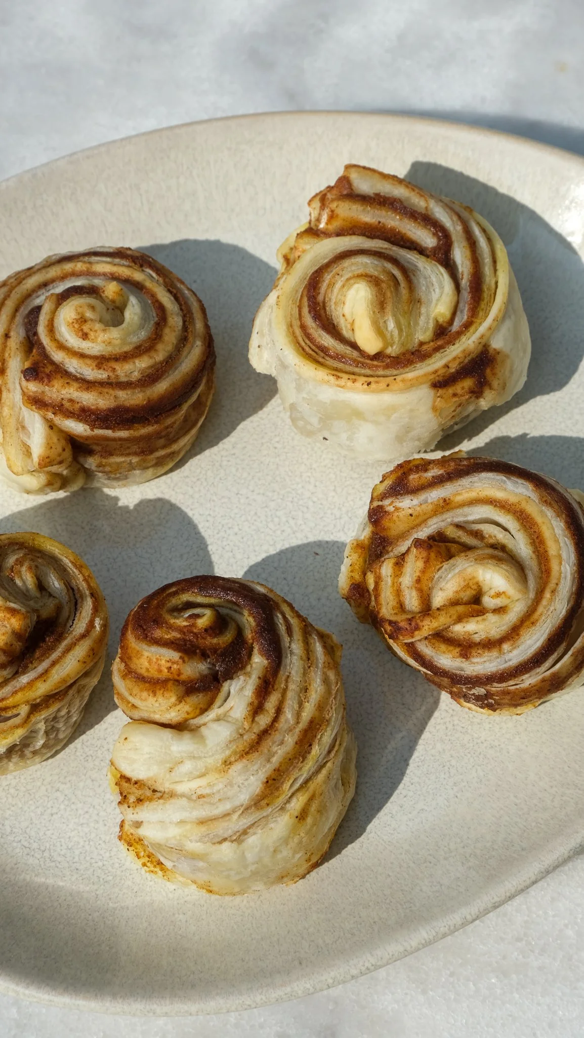 fluffy-easy-pumpkin-spice-cruffins-herbst-baking-fall-treat-recipe-rezept-kürbis-croissant-backen-einfach-rezept-herbst