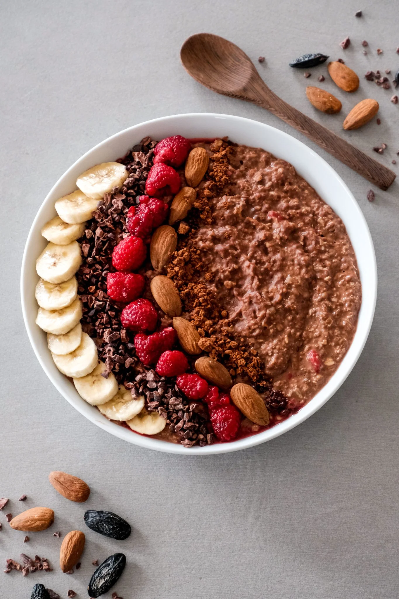 vegan-chocolate-oats-oatmeal-quick-breakfast-haferflocken-frühstück-plant-based-brunch-recipe-magda-mag-das