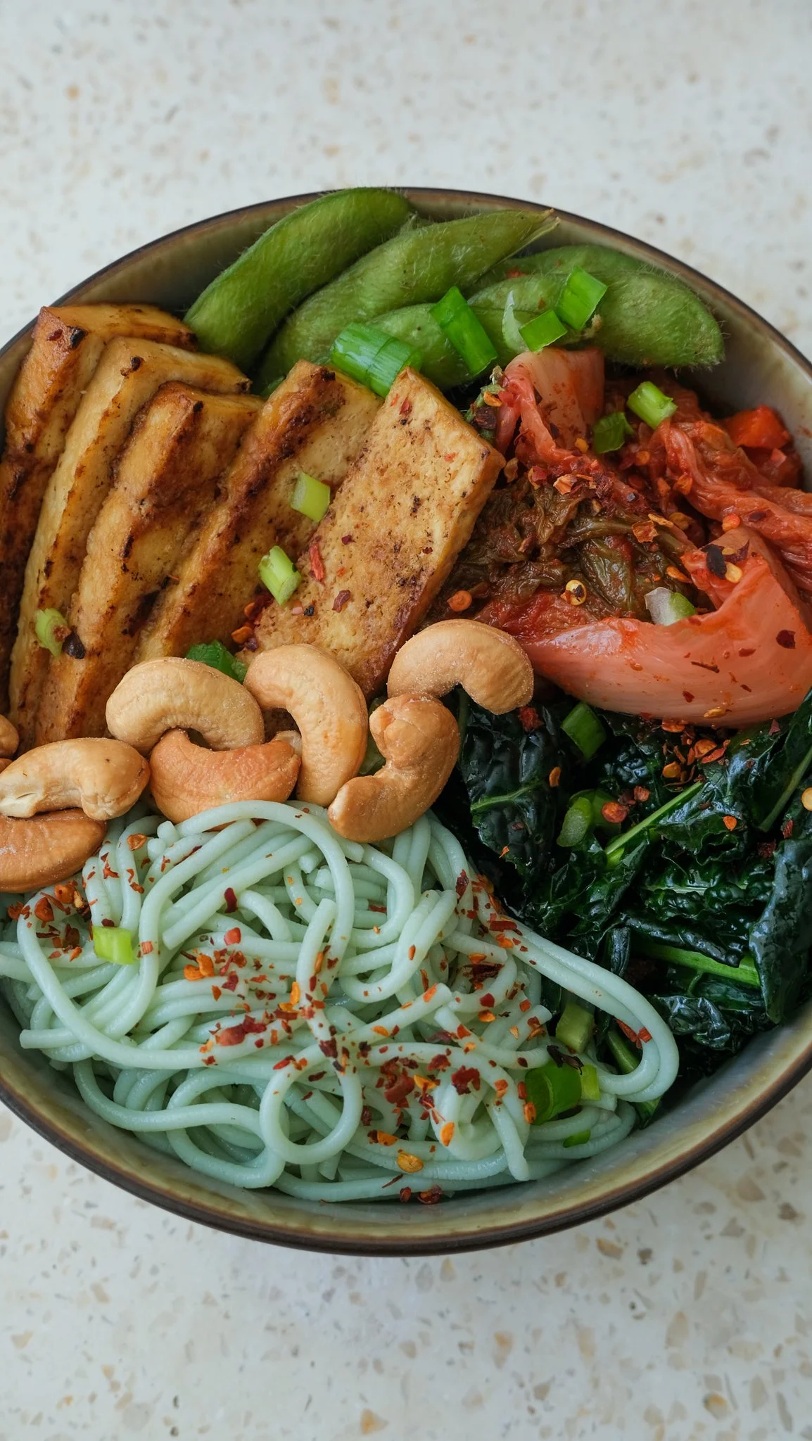 gut-loving-buddha-bowl-with-kimchi-darmfreundlich-einfach-tofu-bowl-magda-mag-das