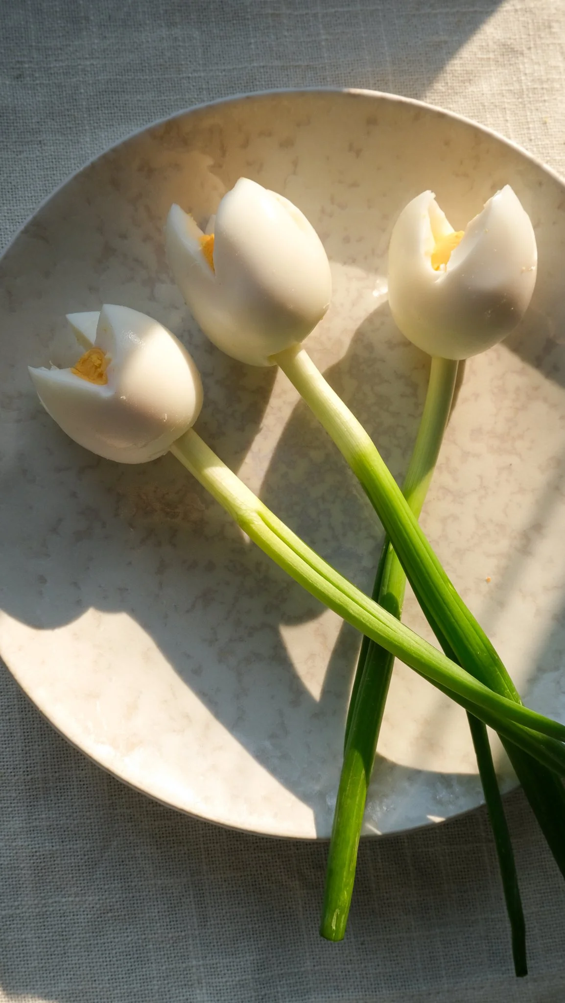edible-tulip-egg-bouquet-hack-easy-spring-easter-food-idea-tulpen-ostern-brunch-eier-blumen-blumenstrauß-frühling-idee-essbar