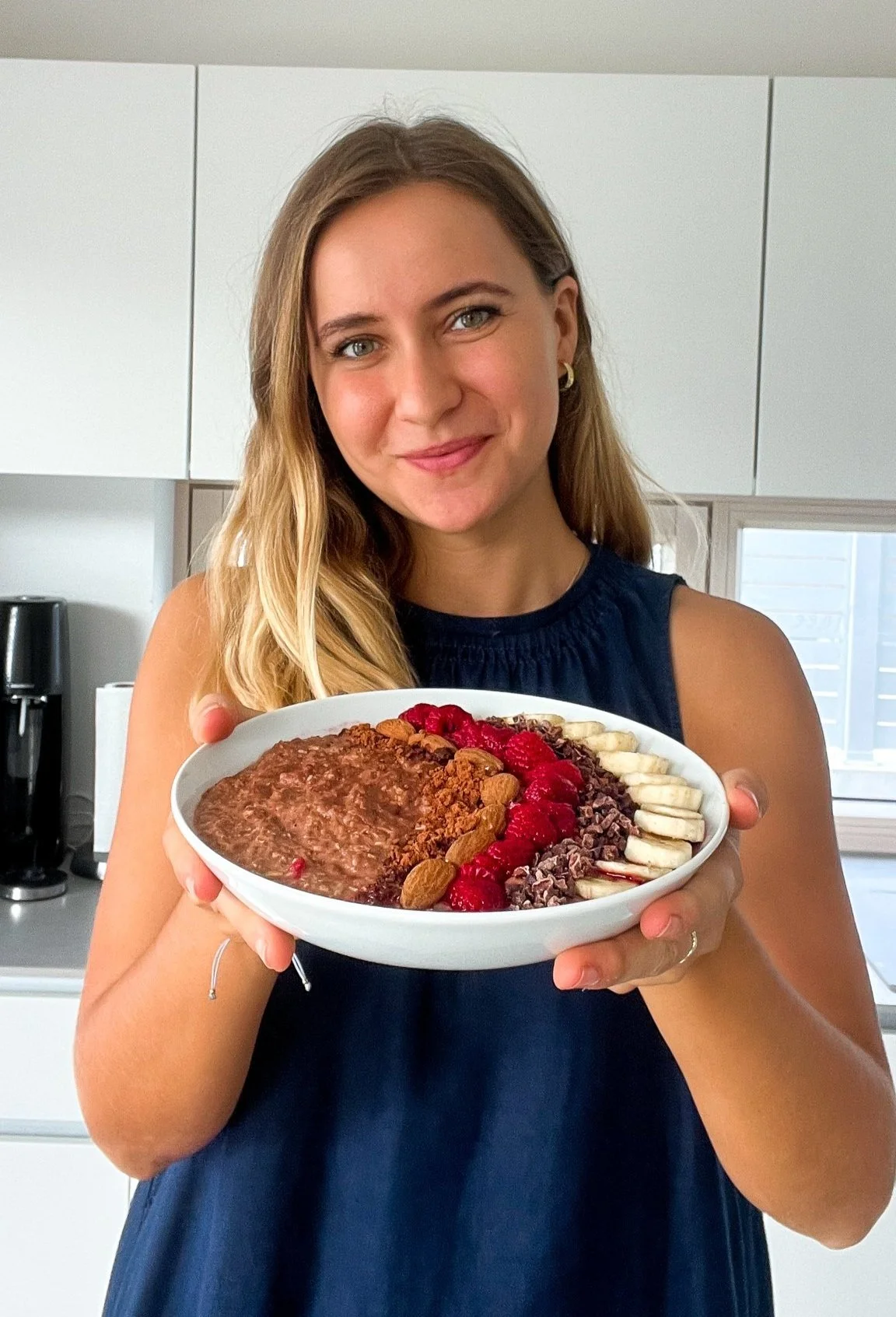 vegan-chocolate-oats-oatmeal-quick-breakfast-haferflocken-frühstück-plant-based-brunch-recipe-magda-mag-das-tonka-bean-tonkabohne