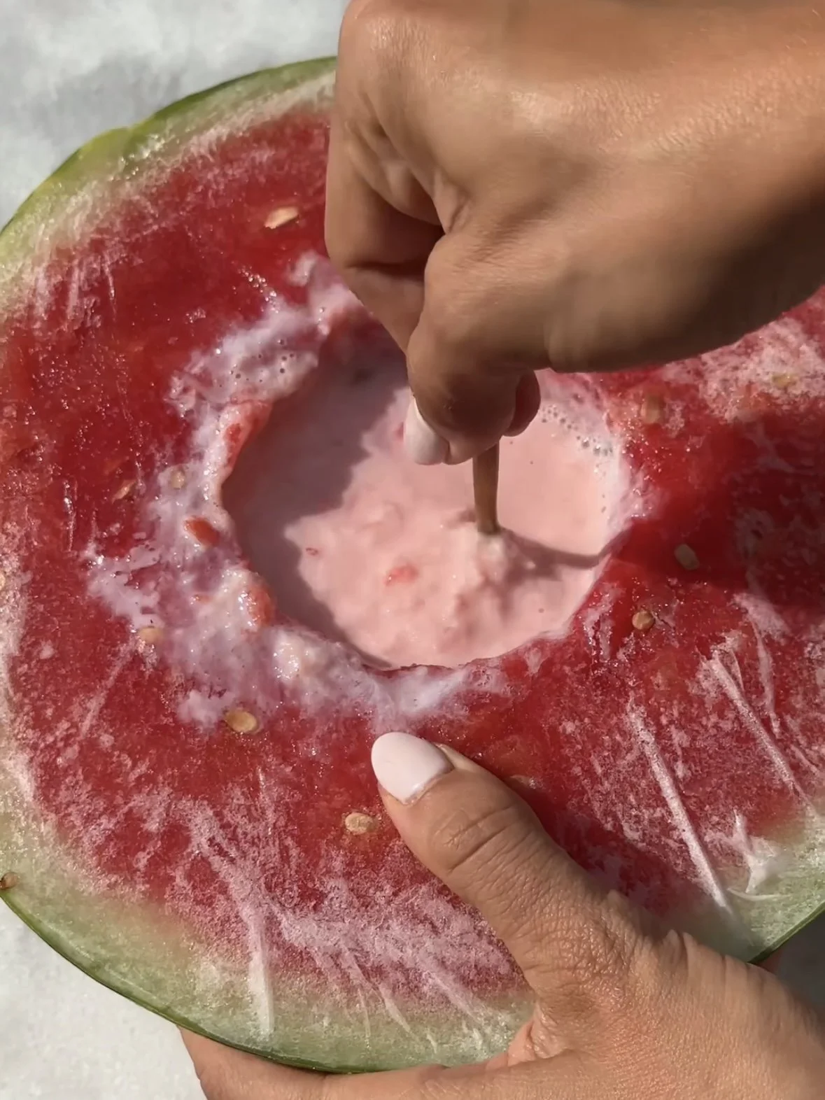 virales-wassermelonen-eis-ohne-eismaschine-magda-mag-das-rezept-recipe-watermelon-sorbet-gelato-healthy-milk-easy