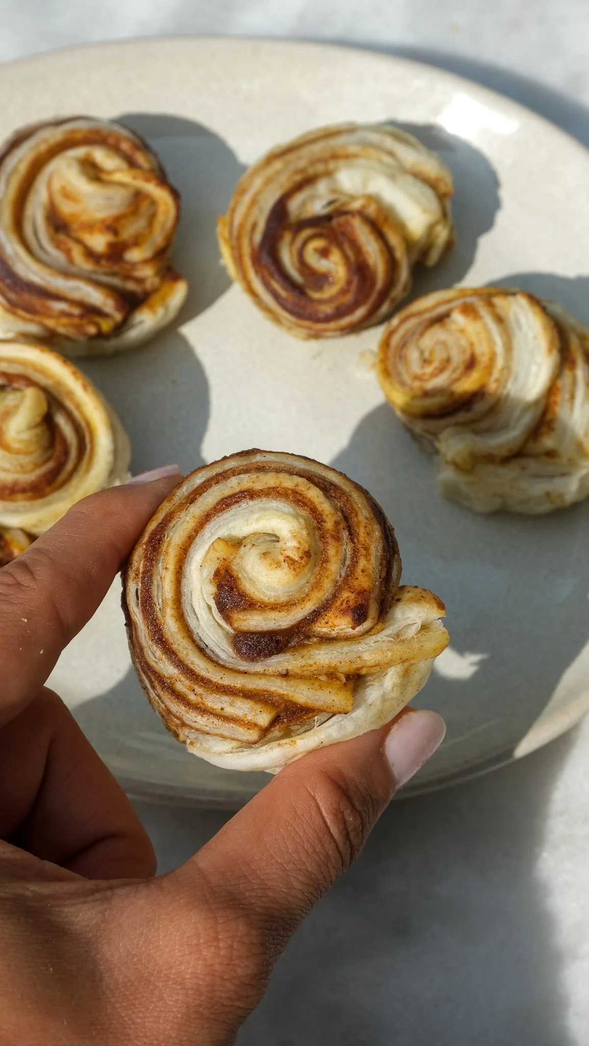 fluffy-easy-pumpkin-spice-cruffins-herbst-baking-fall-treat-recipe-rezept-kürbis-croissant-backen-einfach-rezept-herbst