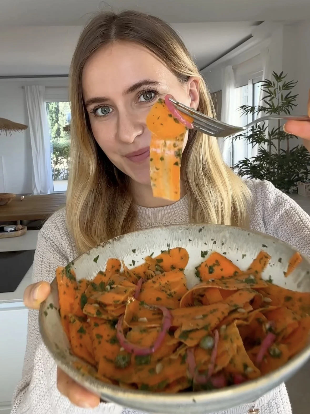 eat-your-skincare-retinol-salad-for-glowing-skin-karotten-salat-magda-mag-das-skin-food-healthy-easy-tasty-recipe-rezept