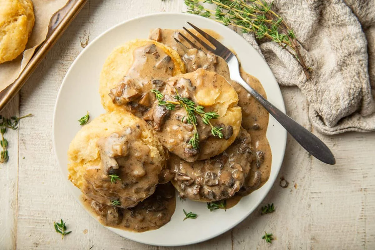 vegan-biscuts-gravy-8.jpg