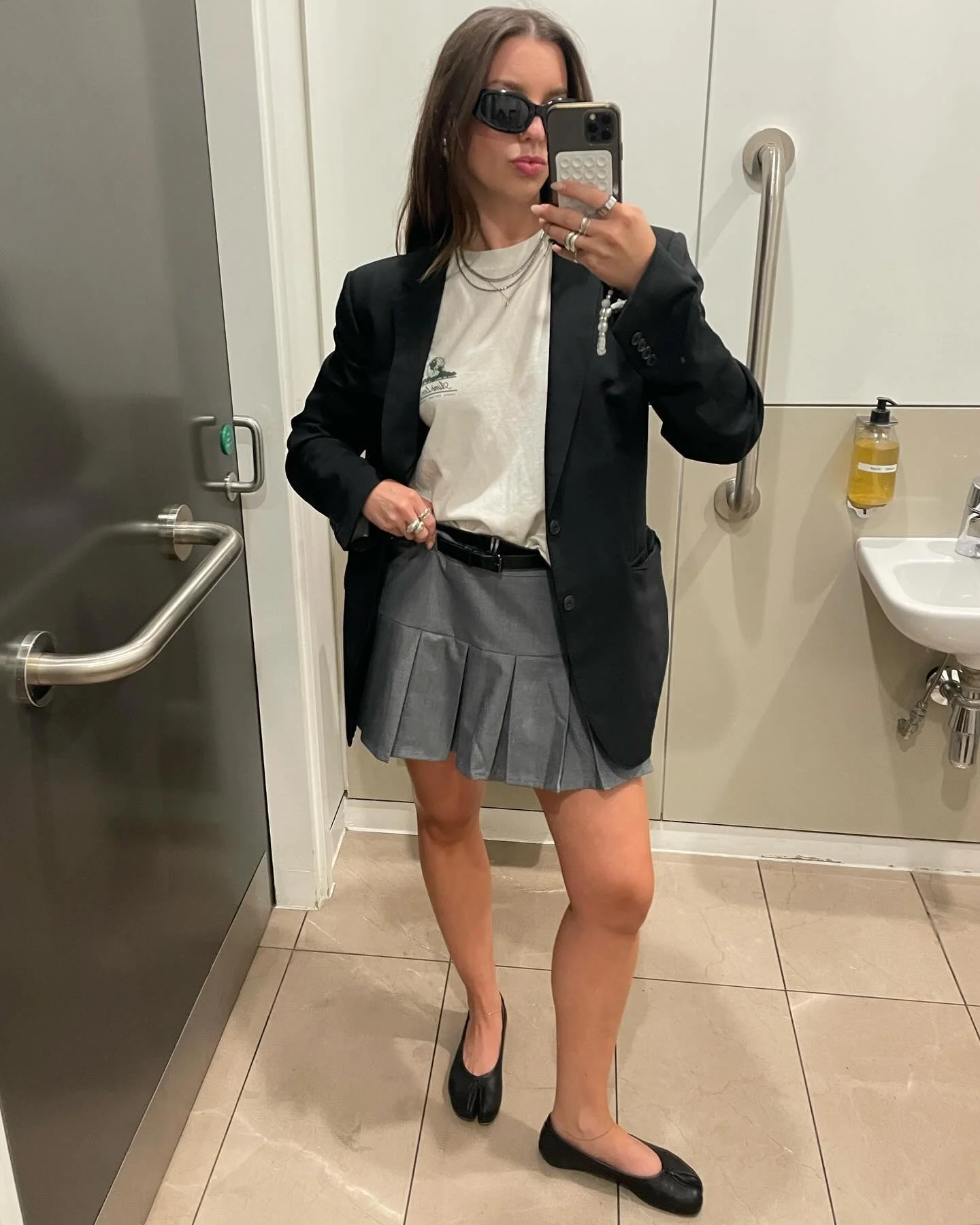Very demure, very mindful looks for the office as a Senior stylist @burberry 👠

Save for inspo ✔️