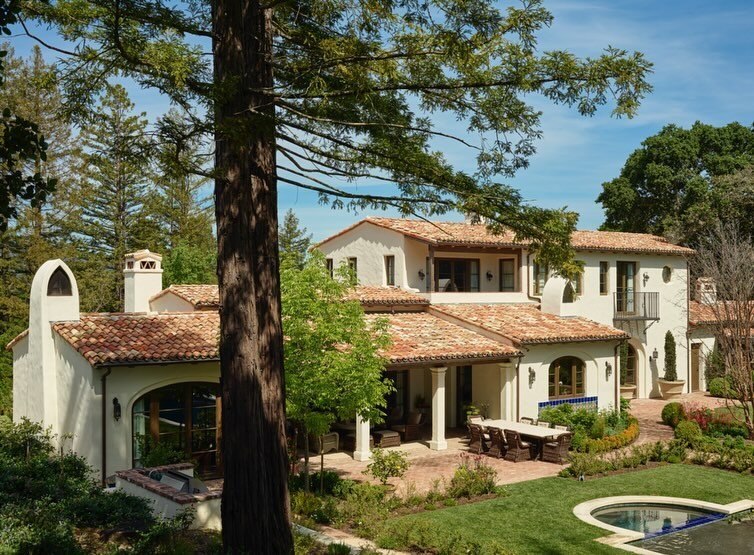 For this lovely residence, our Windows + Doors Division provided the custom iron railings and our Architectural Elements Division provided antique roof tiles from northern Italy and our Venezia line terracotta paving tiles.

@paulwiligerarchitect
#cu