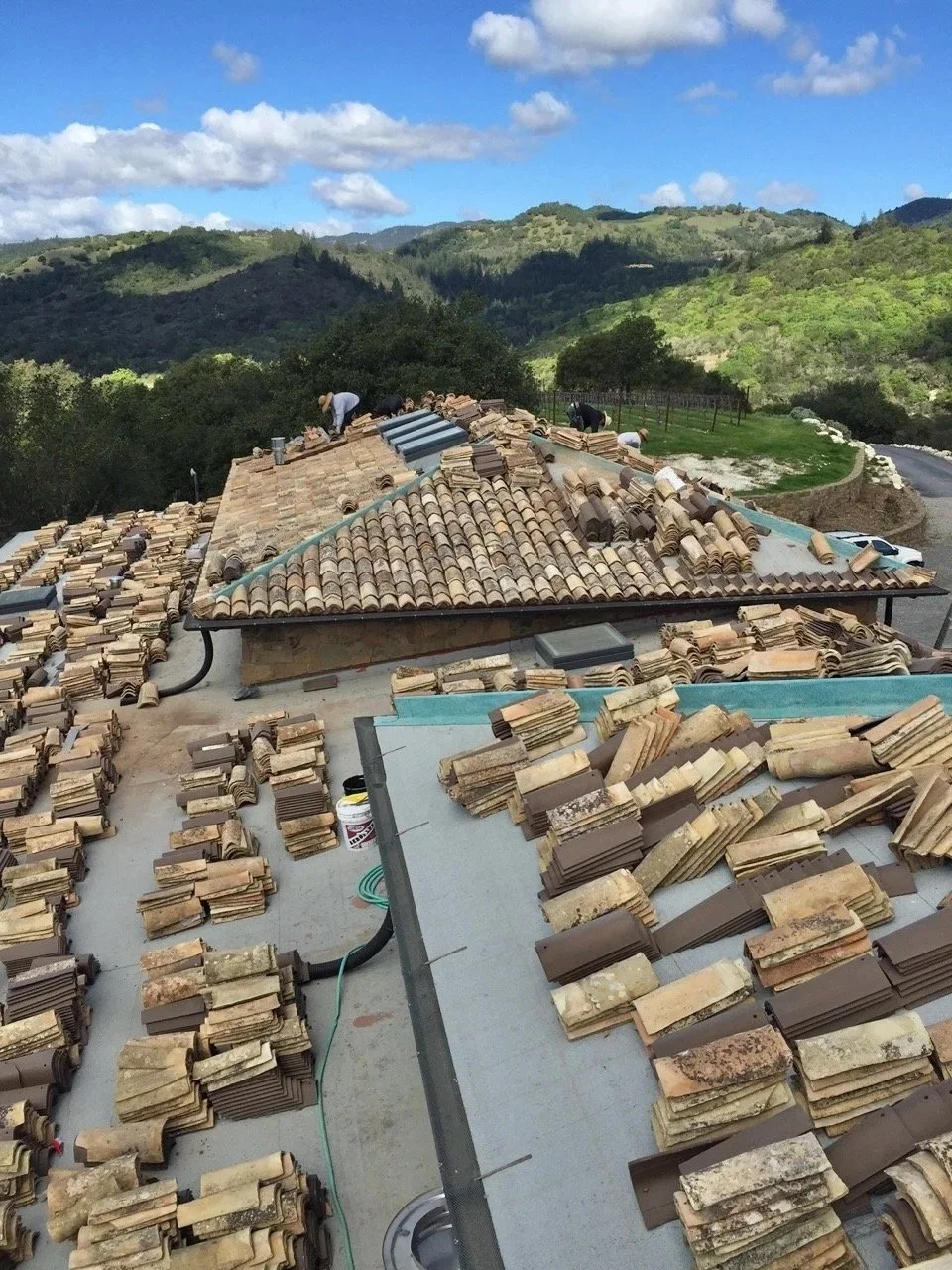 For this Sonoma Estate, COORITALIA provided a variety of elements - from the Antico Line of handmade terracotta, through to the Antique Southern Italian roof tiles. Between floor and roof, COORITALIA also provided an Oak front door that is antiqued w