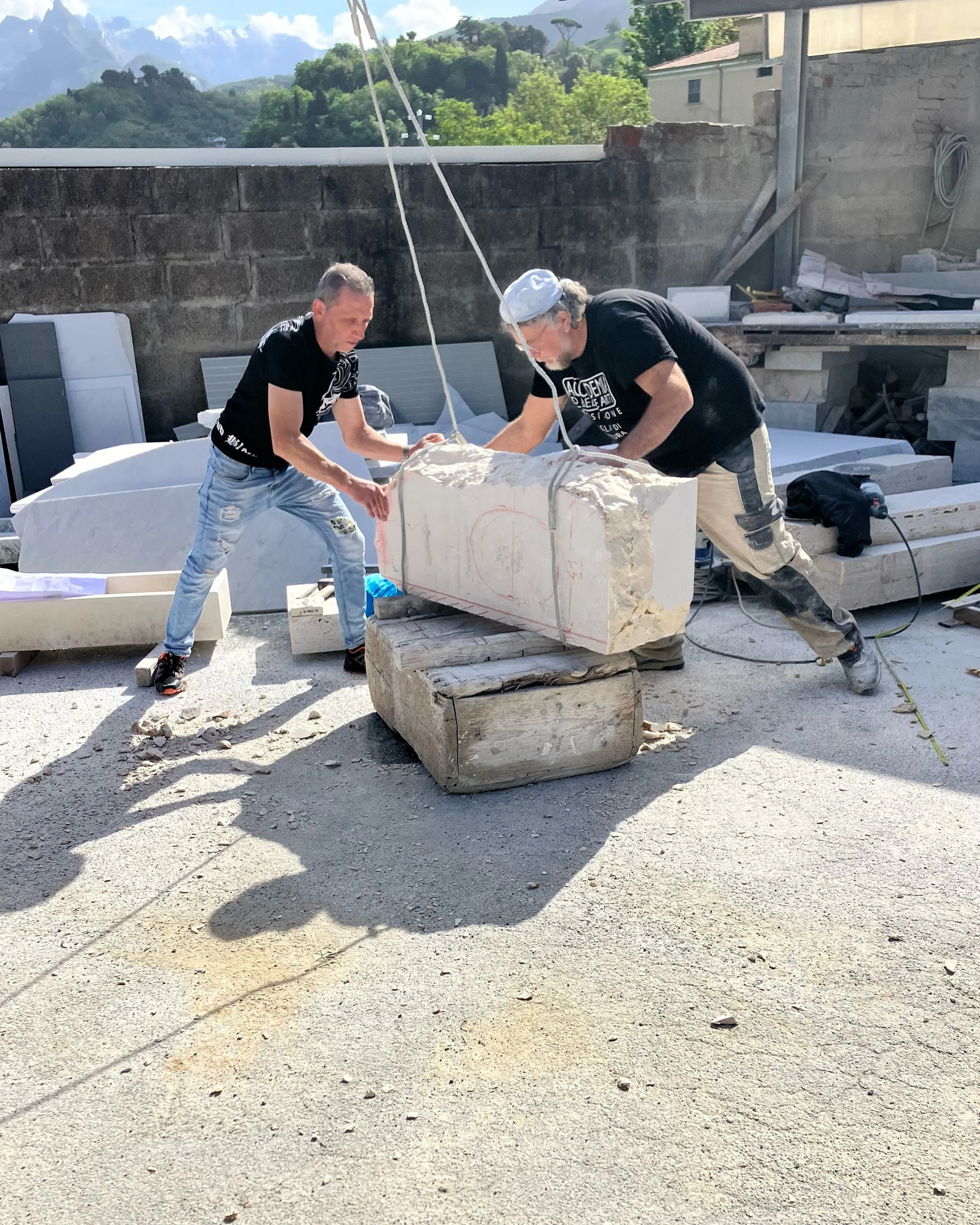 This sculptural, hand-chiseled vanity was crafted from a solid block of premium Jerusalem Gold natural stone by our Italian artisans.

@leveronedesign 
@walkerwarnerarchitects 

#customvanity #stonevanity #italiancraftsmanship #cooritalia #scuplture