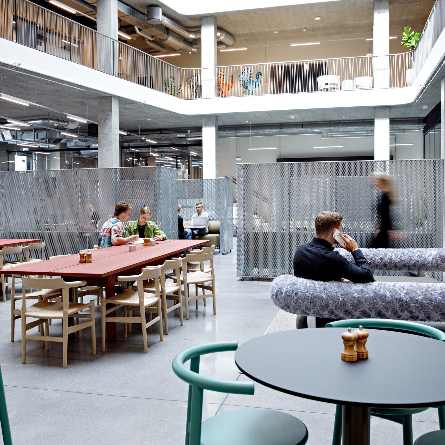 Materials and colours in the canteen at @visma_dk 

#spacematters #laikarumdesign