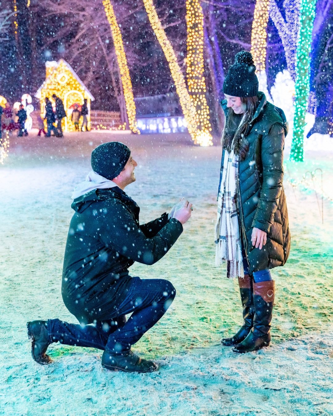 Andrew reached out to see if I was available to photograph his surprise proposal to Kristen at @thehollyjollyjourney, and it was the easiest yes I&rsquo;ve said in a while 🥹❄️

I remember when these two went on their first date, so being there to ca