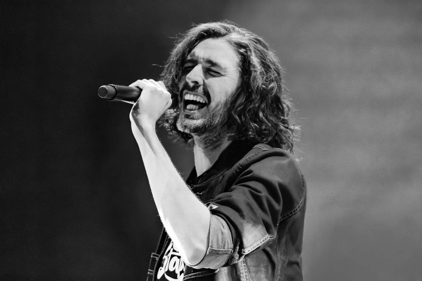 Found an old SD card with photos from 2019 on it - here are some outtakes! @hozier #hozier