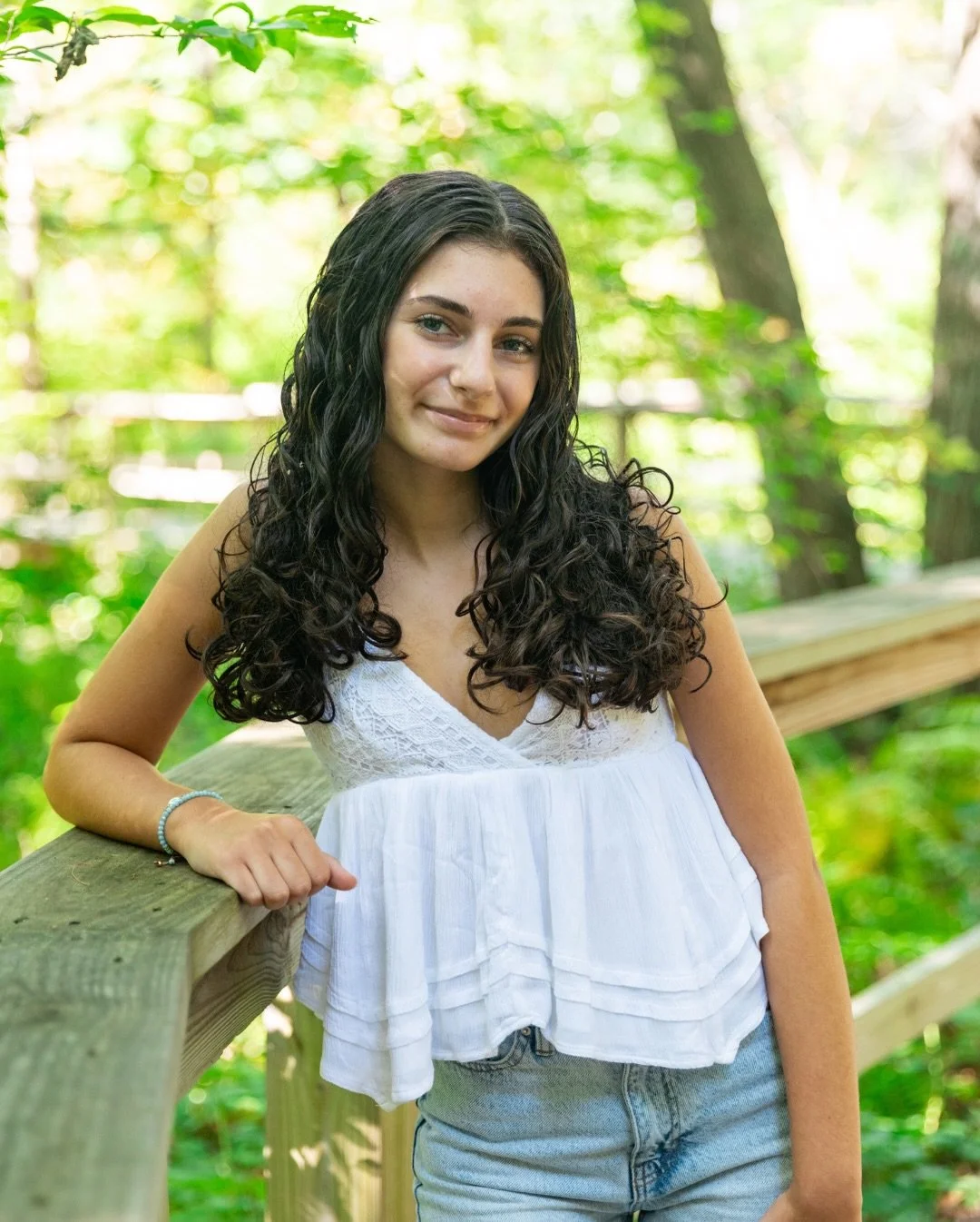 We are right around the corner from this kind of greenery! Seniorsssss I&rsquo;m waiting to hear from you! Let&rsquo;s make magic together 🎓☺️