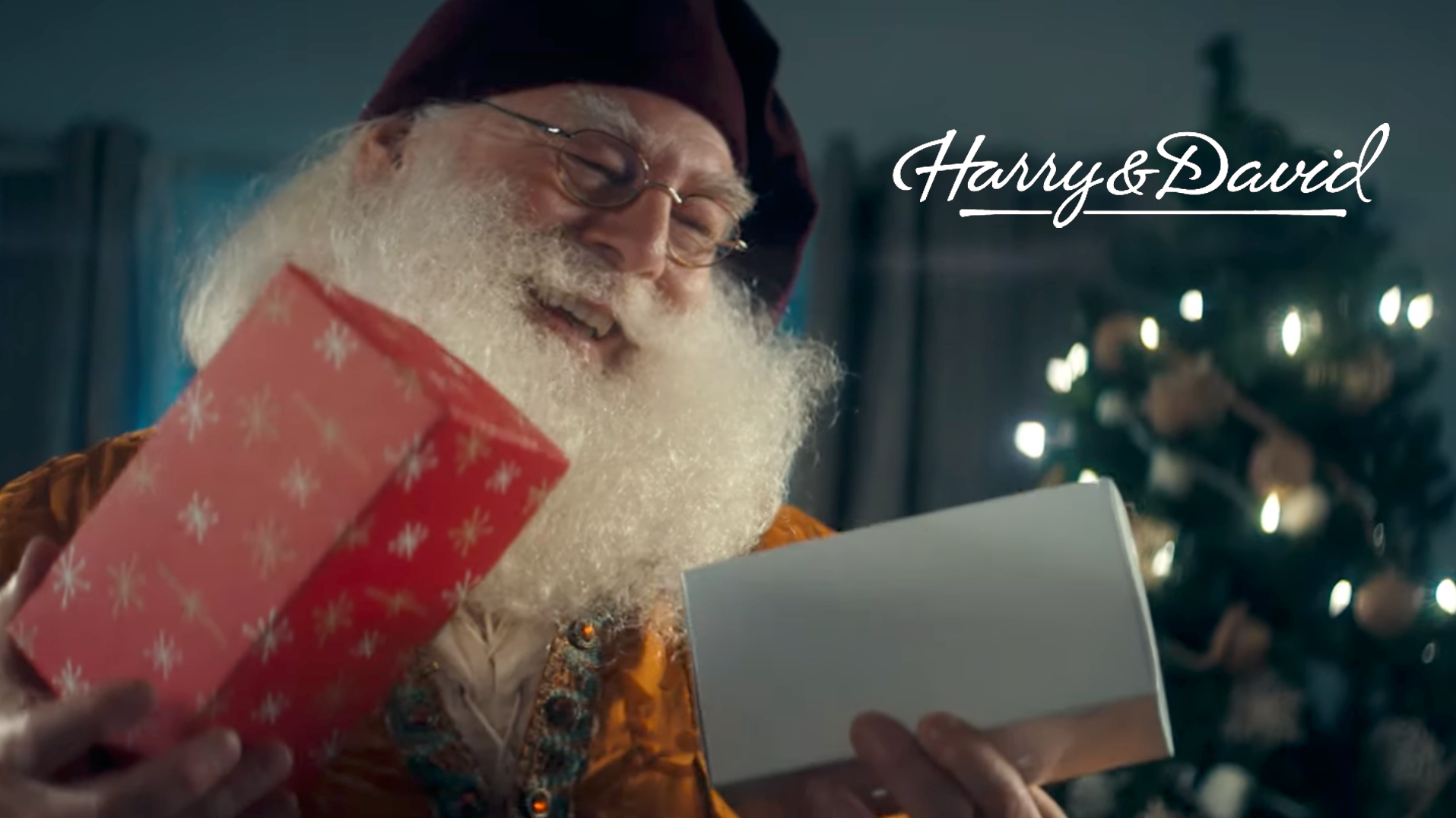                  

 
    Harry &amp; David Christmas Commercial    CLIENT:  Harry &amp; David  PRODUCTION:  Team Win  DIRECTOR:  Matt Doell  DP:  Tyler Maddox   
 




















  
  



     