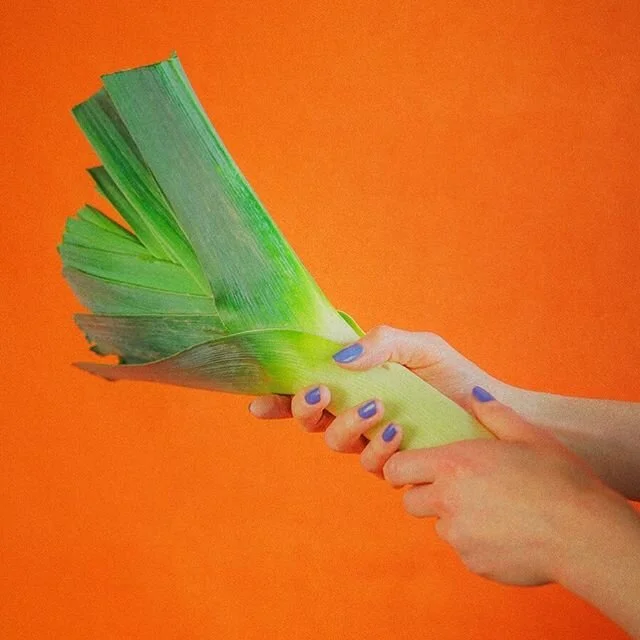 Leek spanker now for sale!! #smackthat 🍑
&bull;
&bull;
&bull;
#letsgetkinky #spankher #natural #nature #goodtimesinthegarden
#energize #kinky #leek #spanker #paddle #newmoon #fullmoon #allnatural #organic #local #intentions #mindfulness #mindbodysou