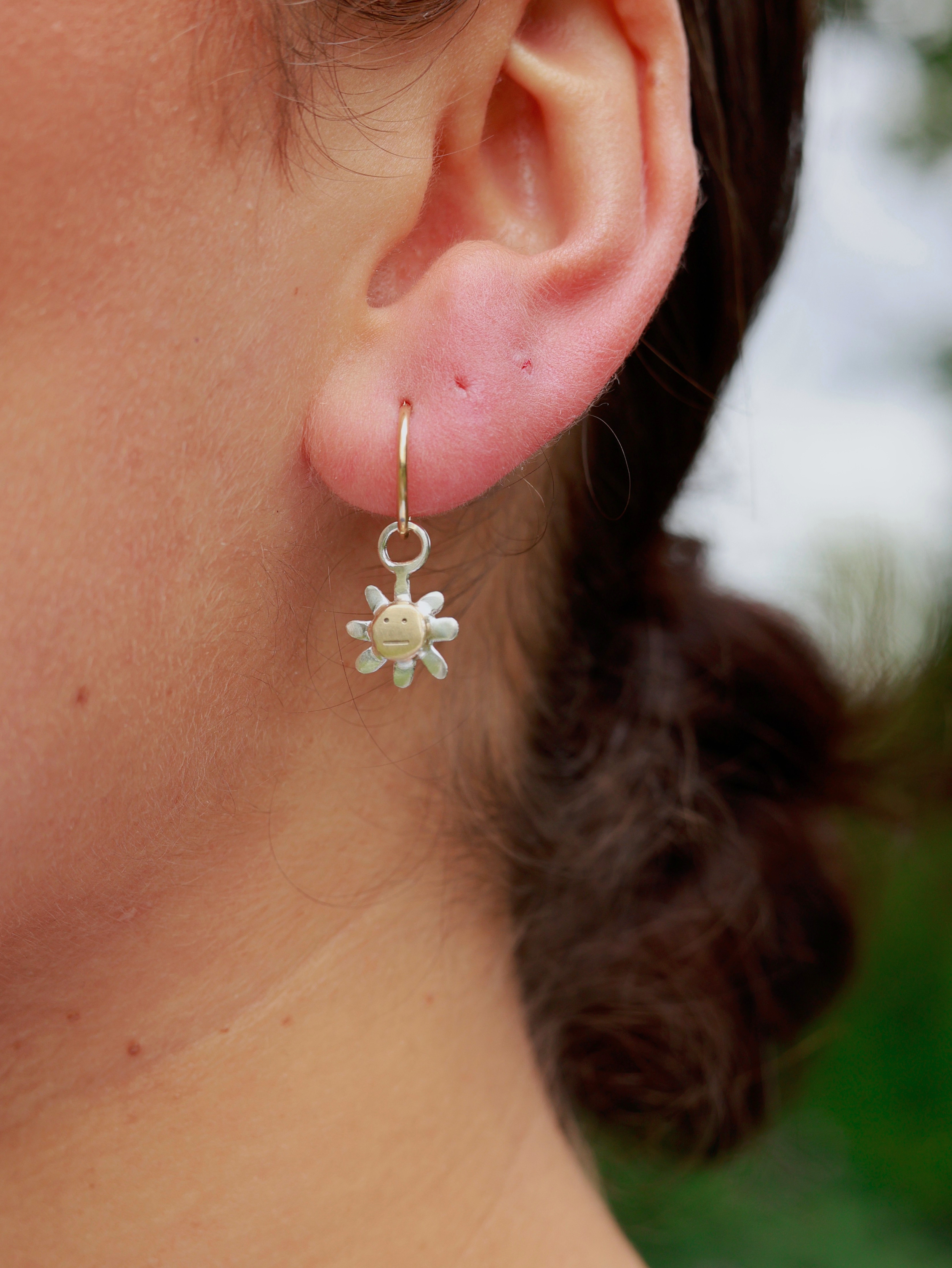Indifferent Daisies 9ct Gold Hoops