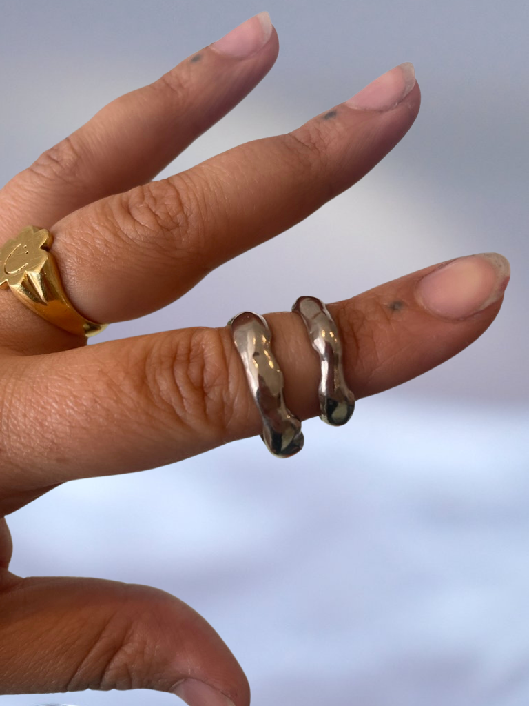 wiggly-white-gold-wedding-bands.png