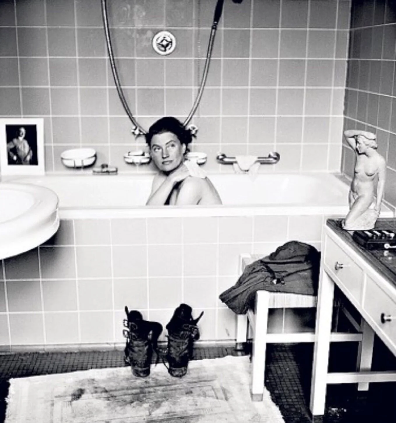 Women Writing and Picturing War