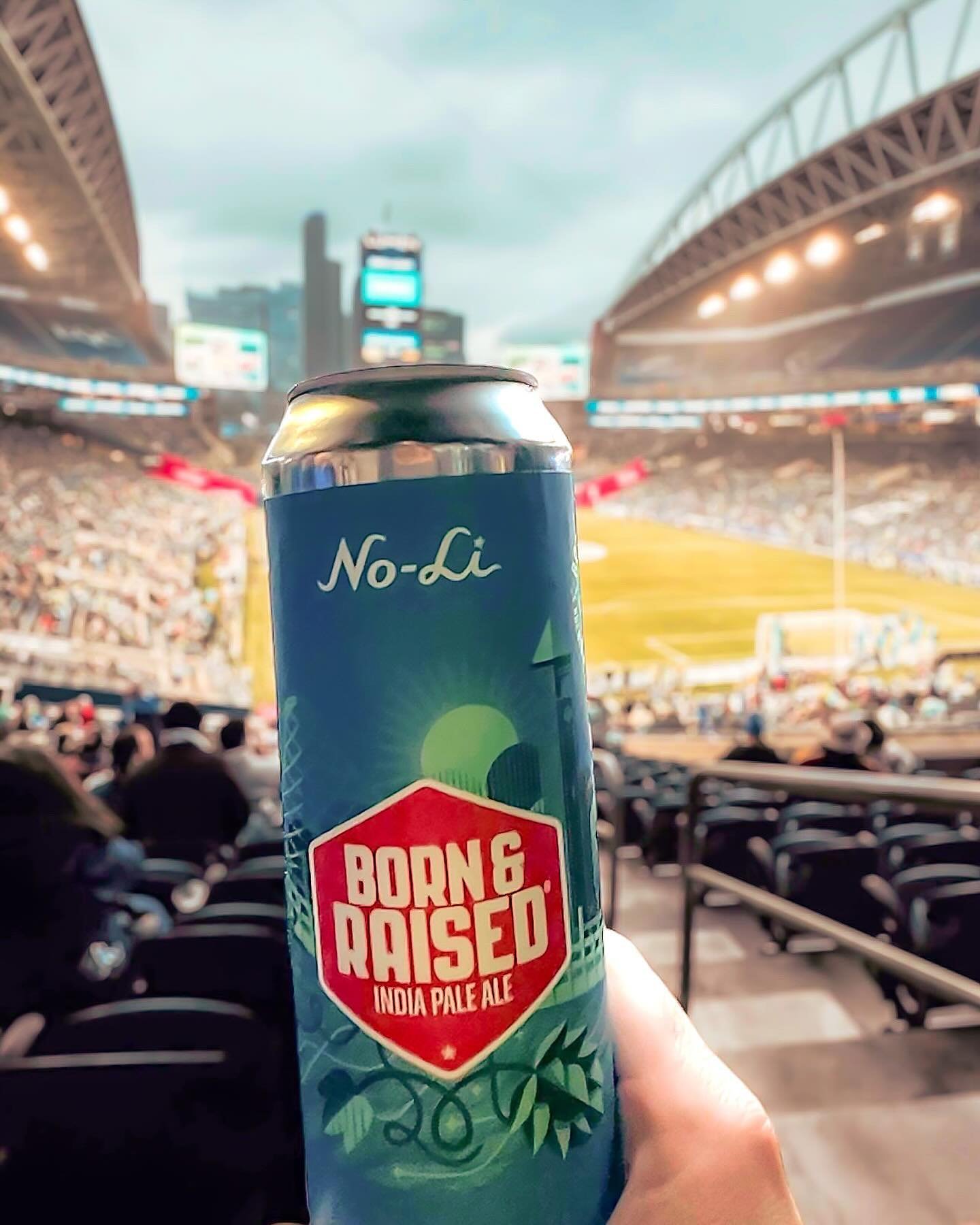 Born &amp; Raised 19.2s NOW AVAILABLE at Lumen Field for Sounders FC matches! 

Enjoy a tall boy at the match this Saturday vs Vancouver!

Cascade Fog Draft in sections 128, 209 &amp; 325!