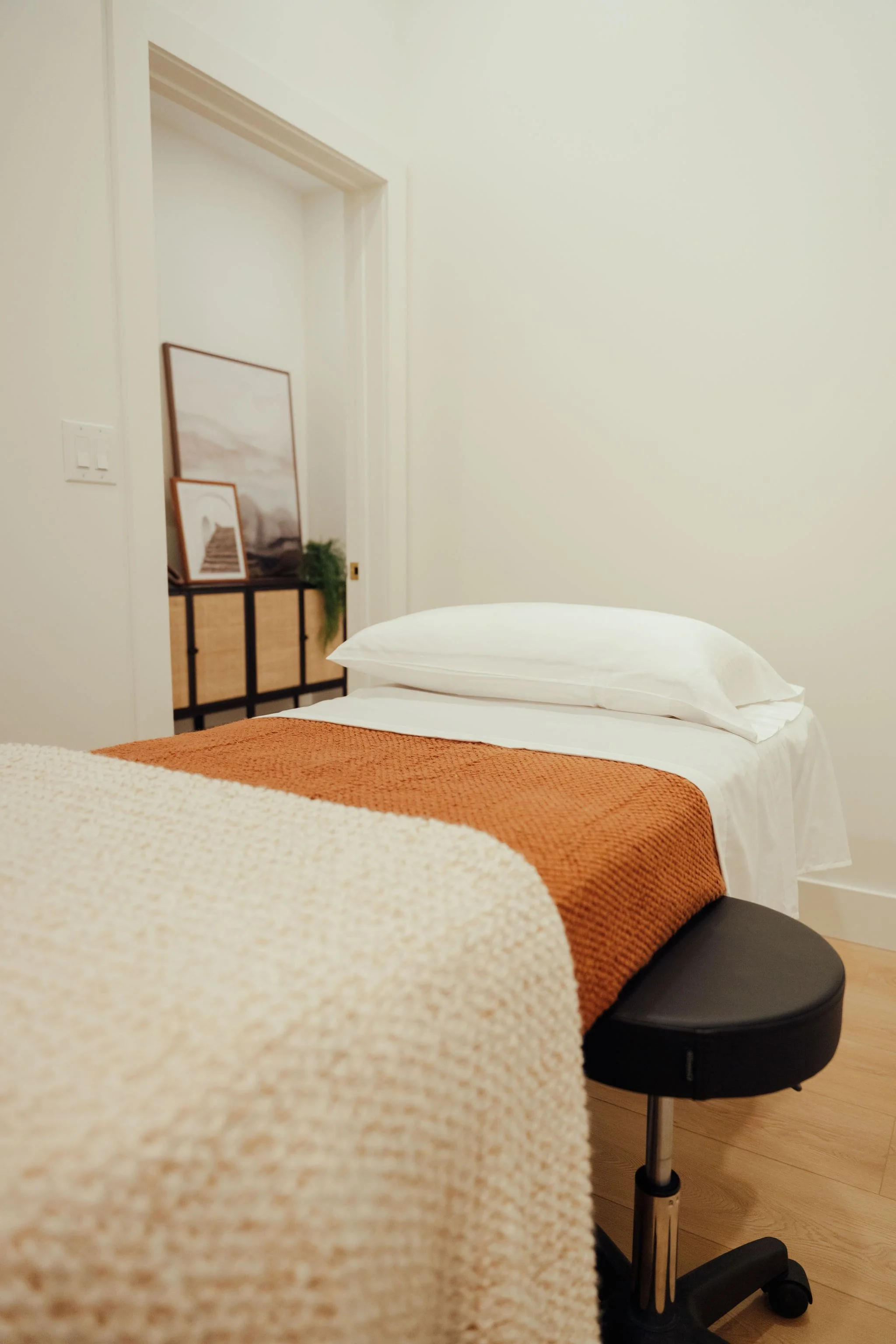 Massage Therapy Dundas Book a massage — Rebound Total Health Virtual