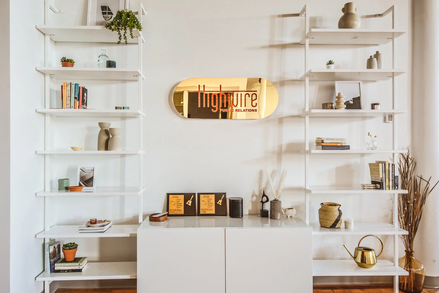 janetkim_highwire-boston-entrance-lobby-shelves-sign_highwire_janetkim_interior-design-photograph.jpg