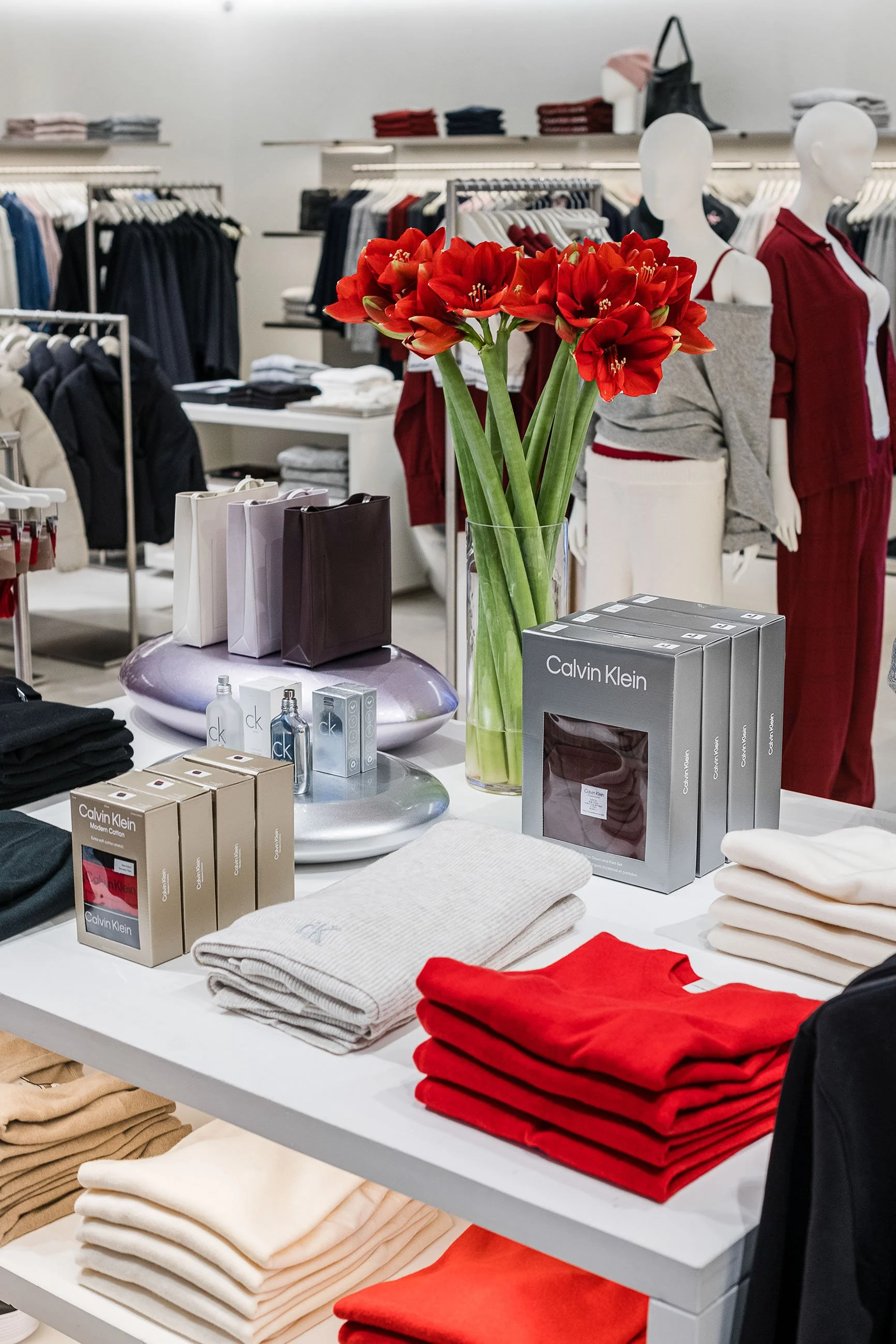HO24_EMEA_CK_CHAMPS_ELYSEES_PARIS_26_110624.jpg