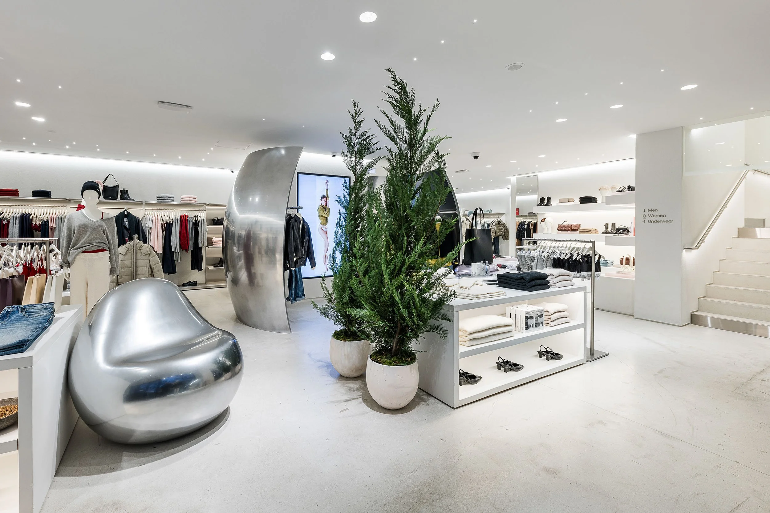 HO24_EMEA_CK_CHAMPS_ELYSEES_PARIS_23_111524.jpg