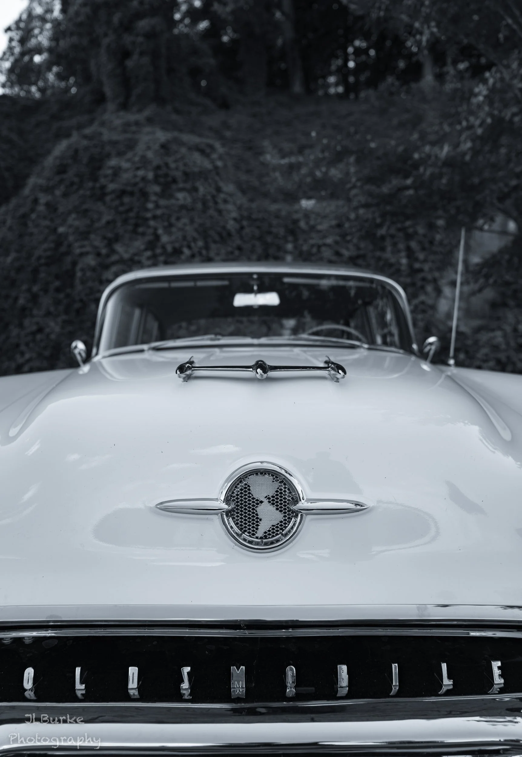 OLDSMOBILE ROCKETS AHEAD!