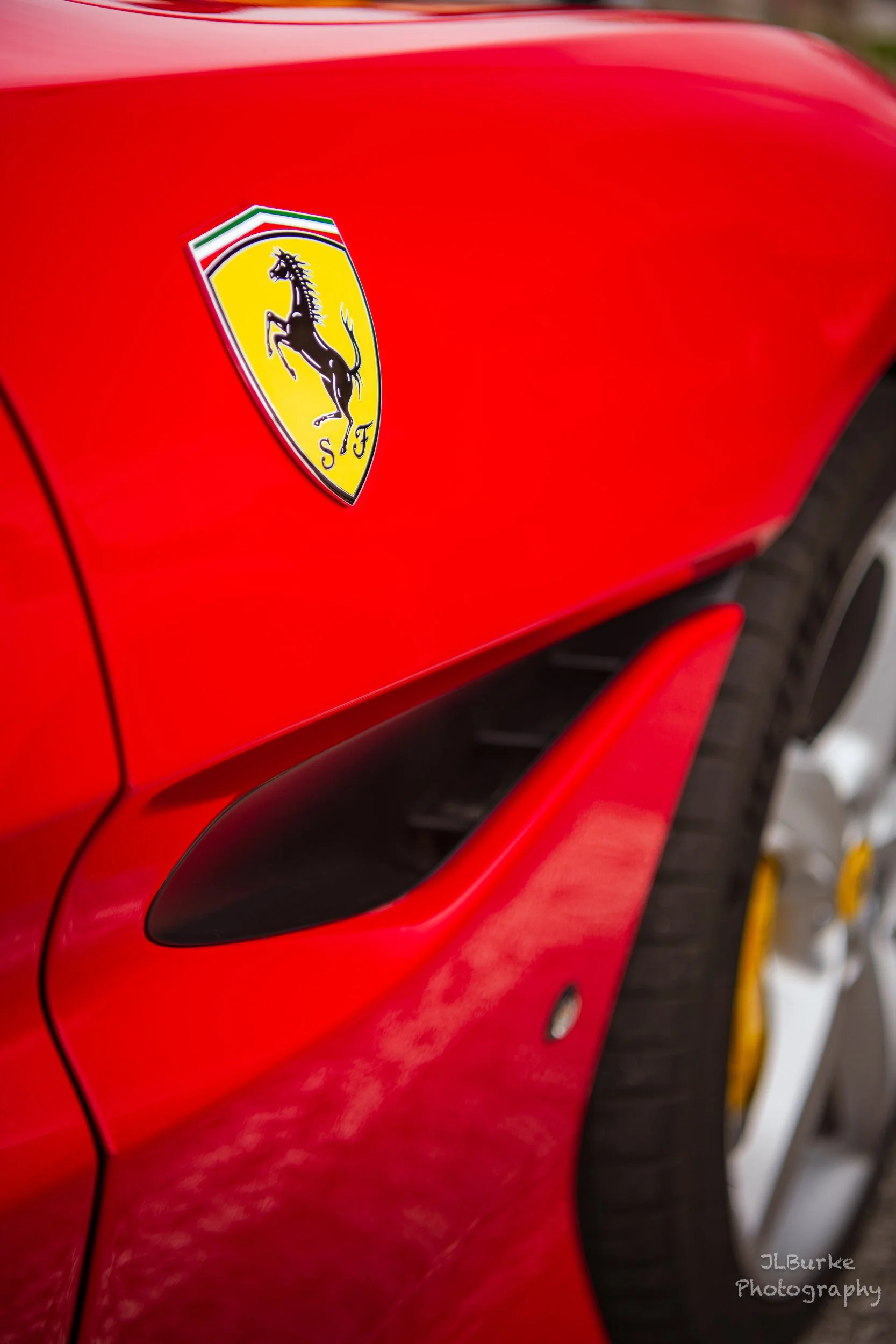 Ferrari Portofino Emblem 2 I-W.jpg