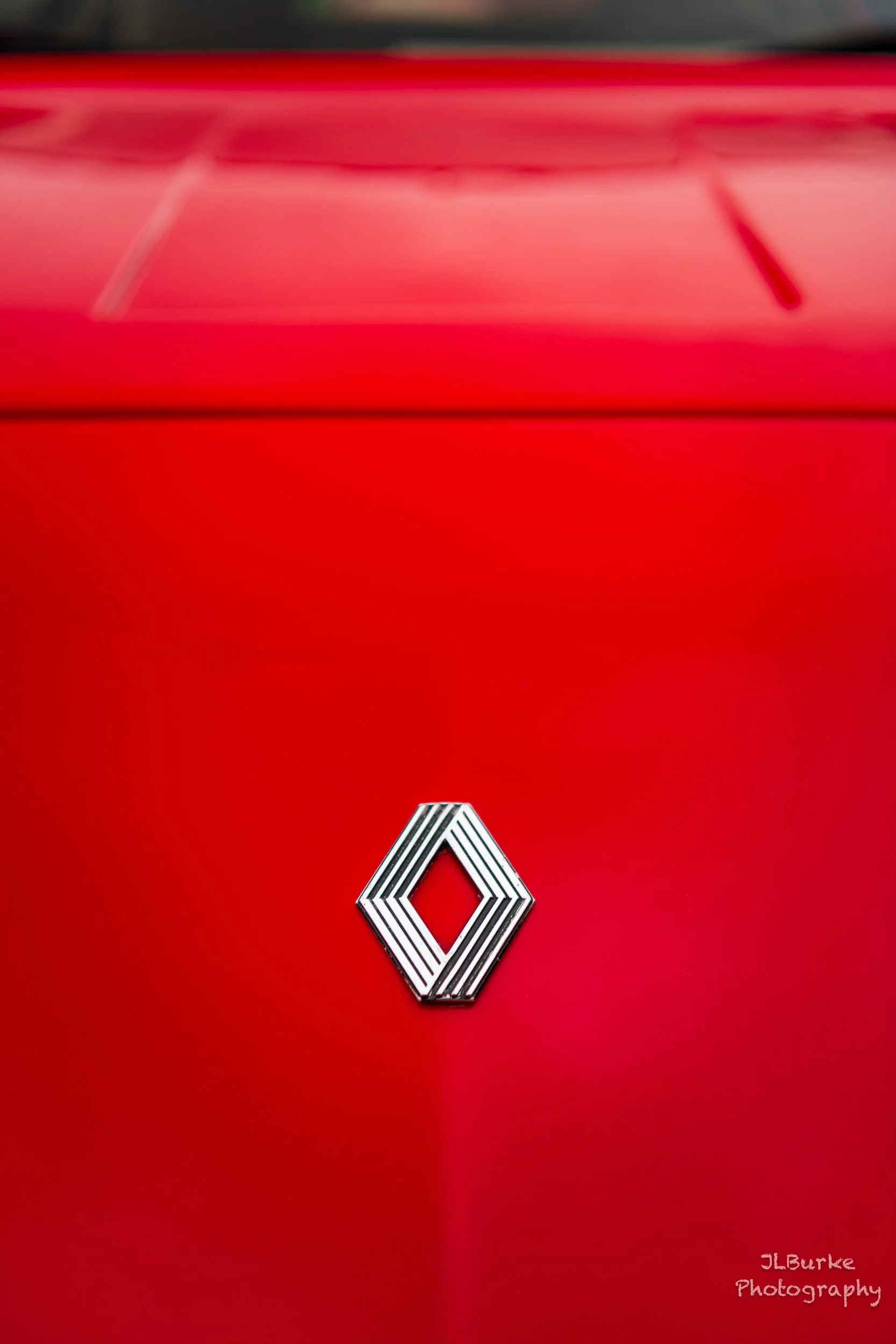 Renault Alpine Front Emblem I-W.jpg