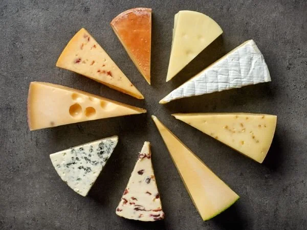 CHEESEBOARD AND KNIVES SET
