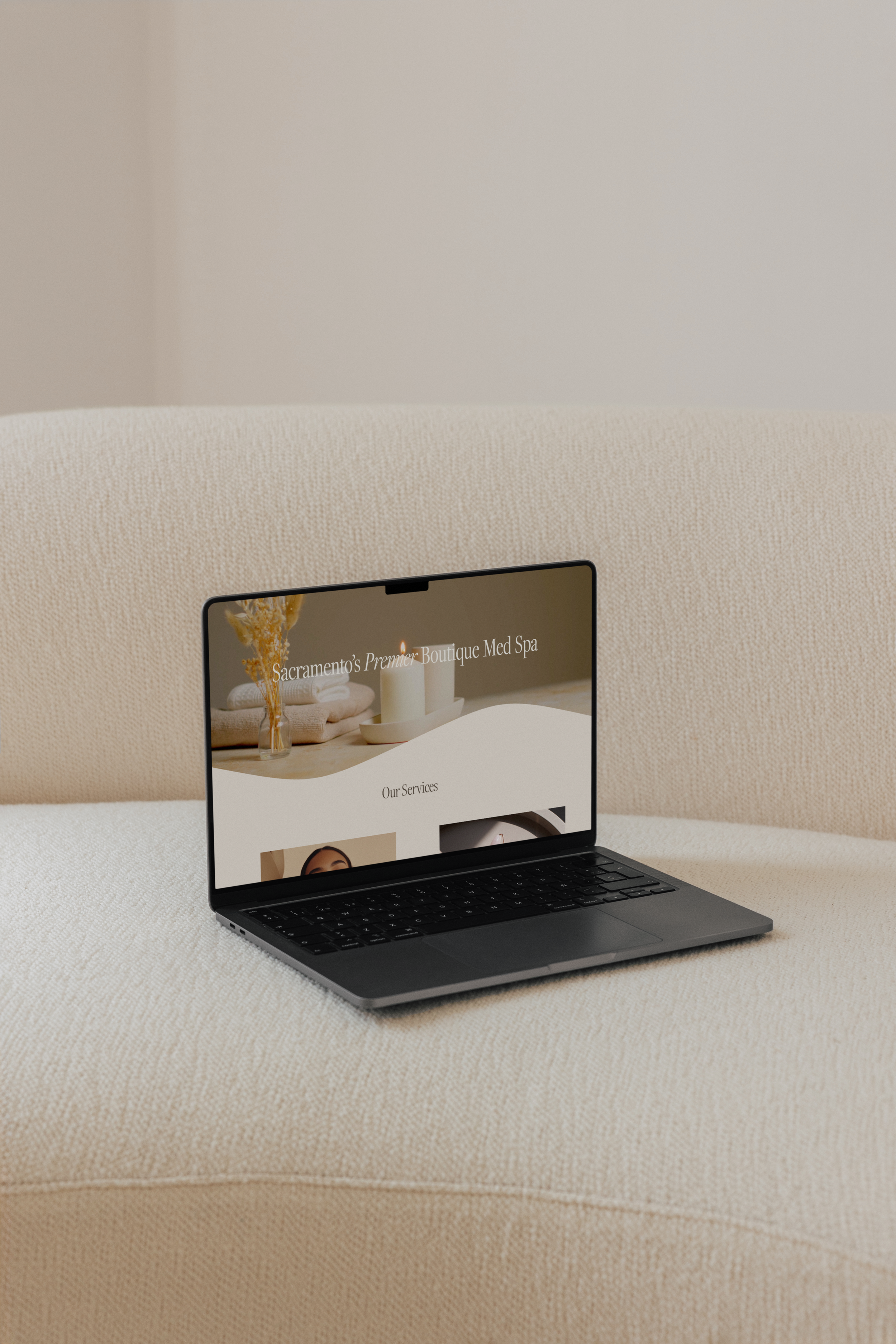 Minimal-Chic-WebsiteDesign-ViciLouStudio.png