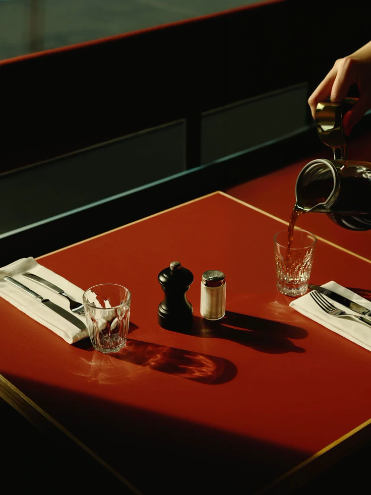 red accents restaurant-pour-vicistudio.png