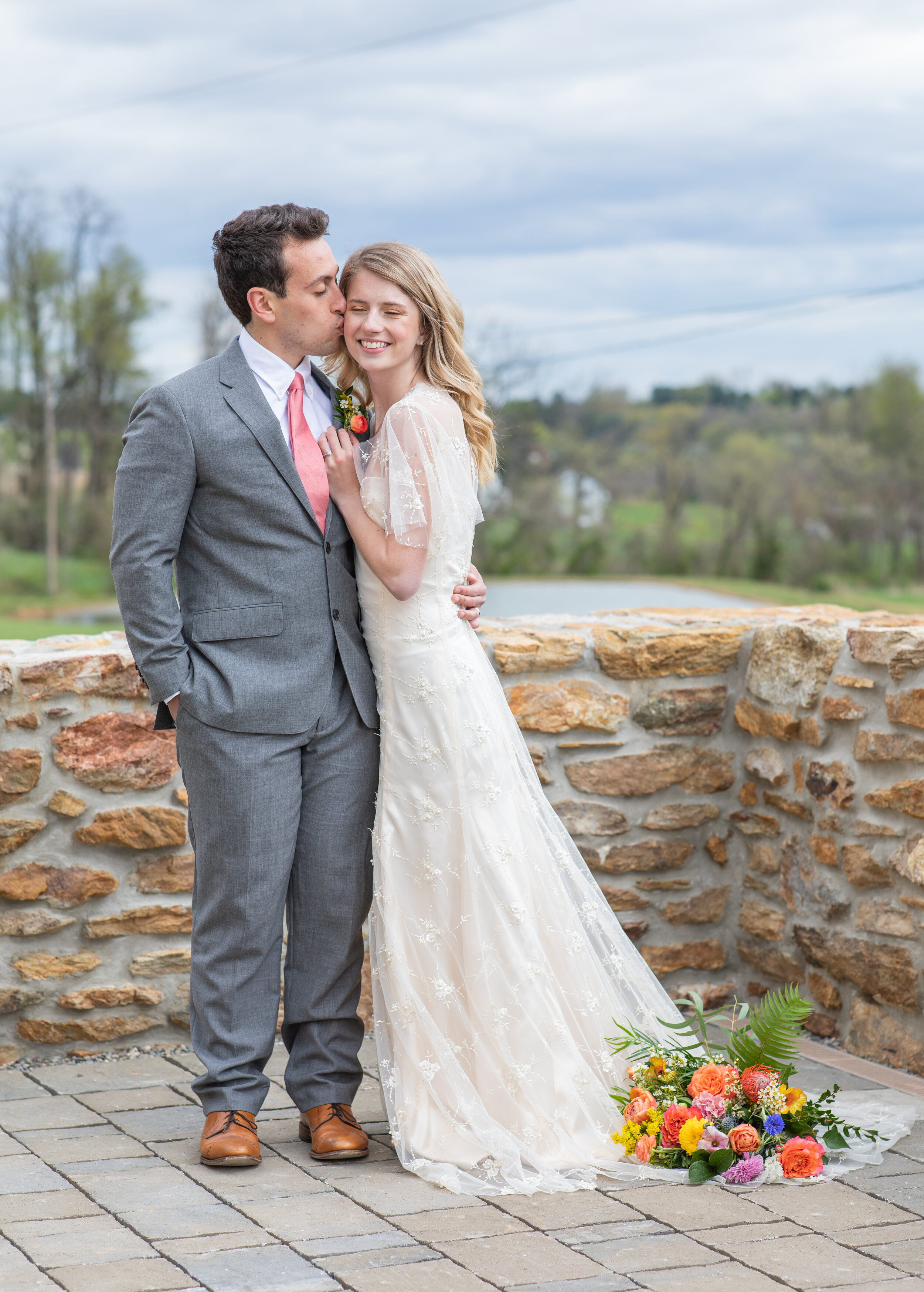 rustic wedding venue, wildflower bouquet