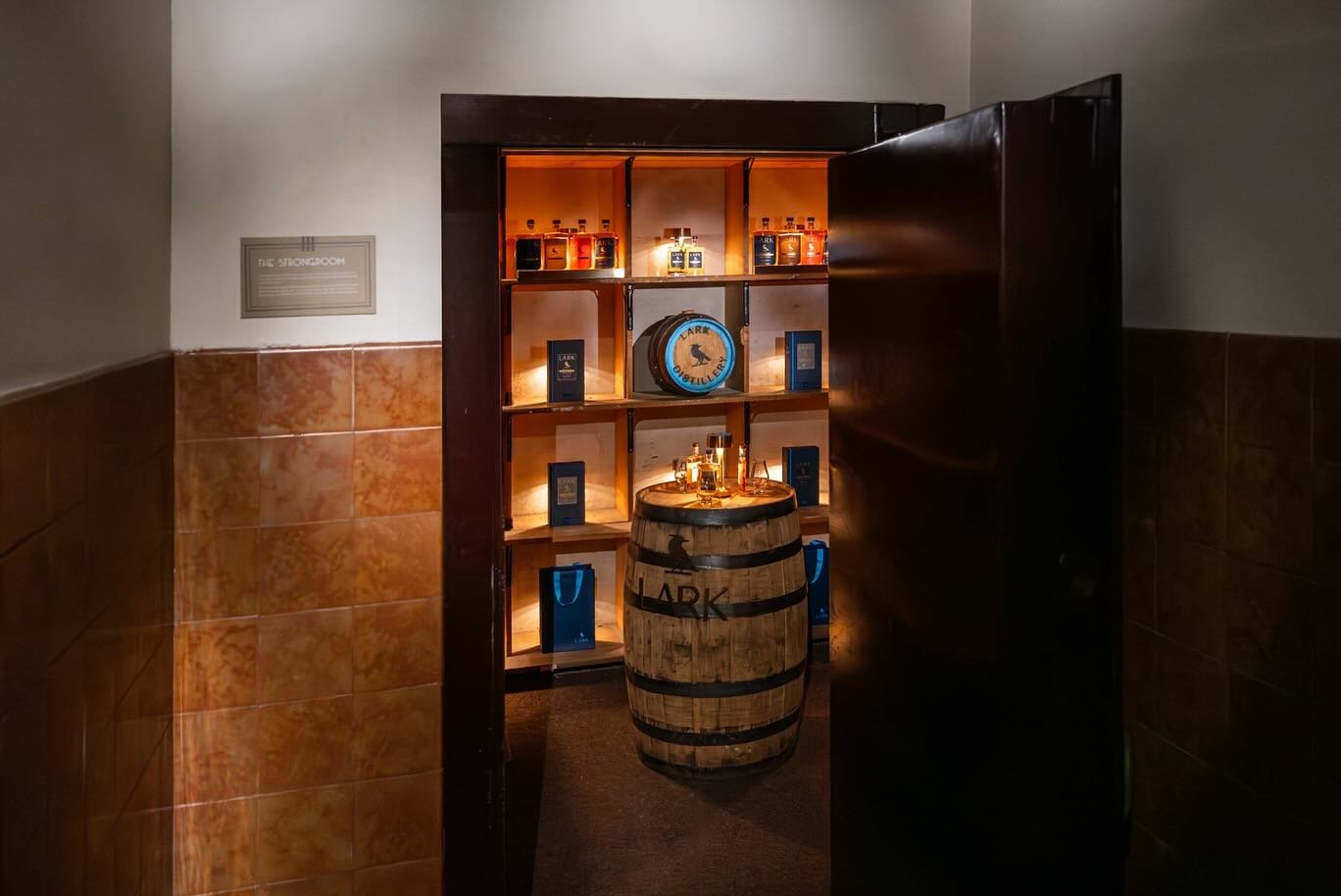 SMALL SPACE, BIG SPIRIT: Imbibing four sensational drams hand-picked by the godfather of Australian whisky Bill Lark himself, in a secret whisky bottle-lined room? Oh go on then. 🥃 The Vault has launched at @kimptonmargotsydney as a hidden speakeasy