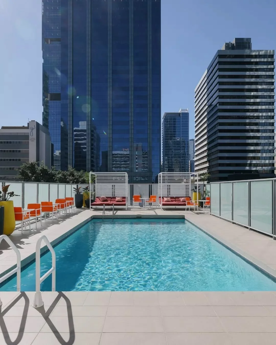 PUBLIC HOLIDAYS = PERFECT GETAWAYS: Victoria scores a public holiday on 27 September, then on 6 October, it&rsquo;s NSW and QLD's time to clock off. If that&rsquo;s not a sign to book a cheeky 3-day escape, what is?

QUEENSLAND ☀️
Seek warmth at this