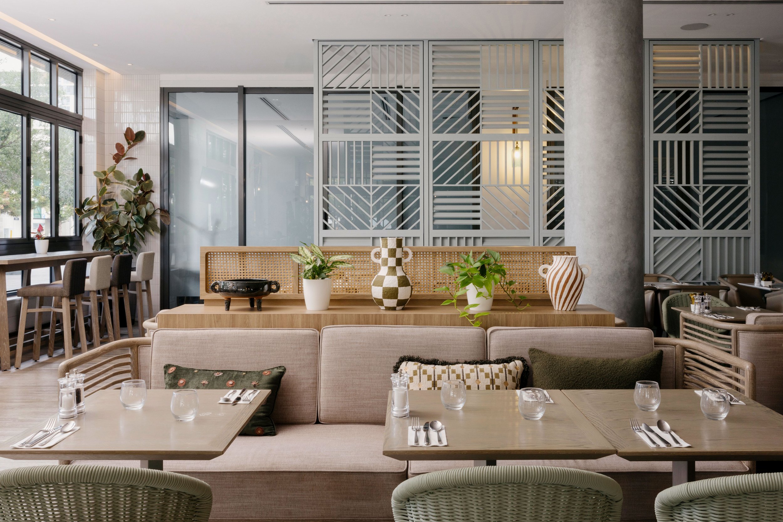 Holiday Inn & Suites Sunshine Coast - Nineteen restaurant.jpg